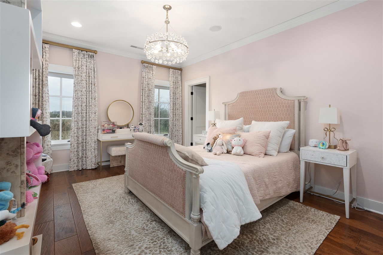 Bowling Green, Kentucky, 42103, United States, 5 Bedrooms Bedrooms, ,5 BathroomsBathrooms,Residential,For Sale,1986458