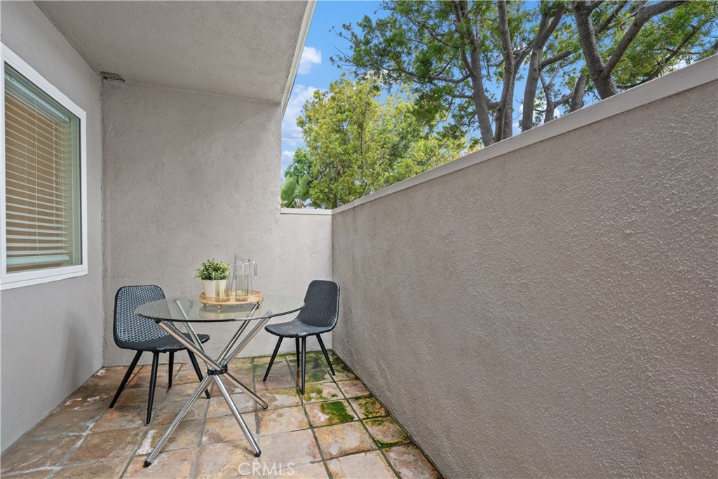 Santa Monica, California, 90403, United States, 2 Bedrooms Bedrooms, ,2 BathroomsBathrooms,Residential,For Sale,1990936