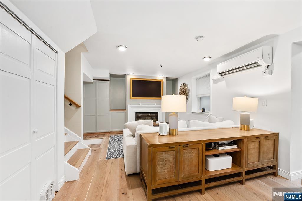 Hoboken, New Jersey, 07030, United States, 1 Bedroom Bedrooms, ,2 BathroomsBathrooms,Residential,For Sale,1987541