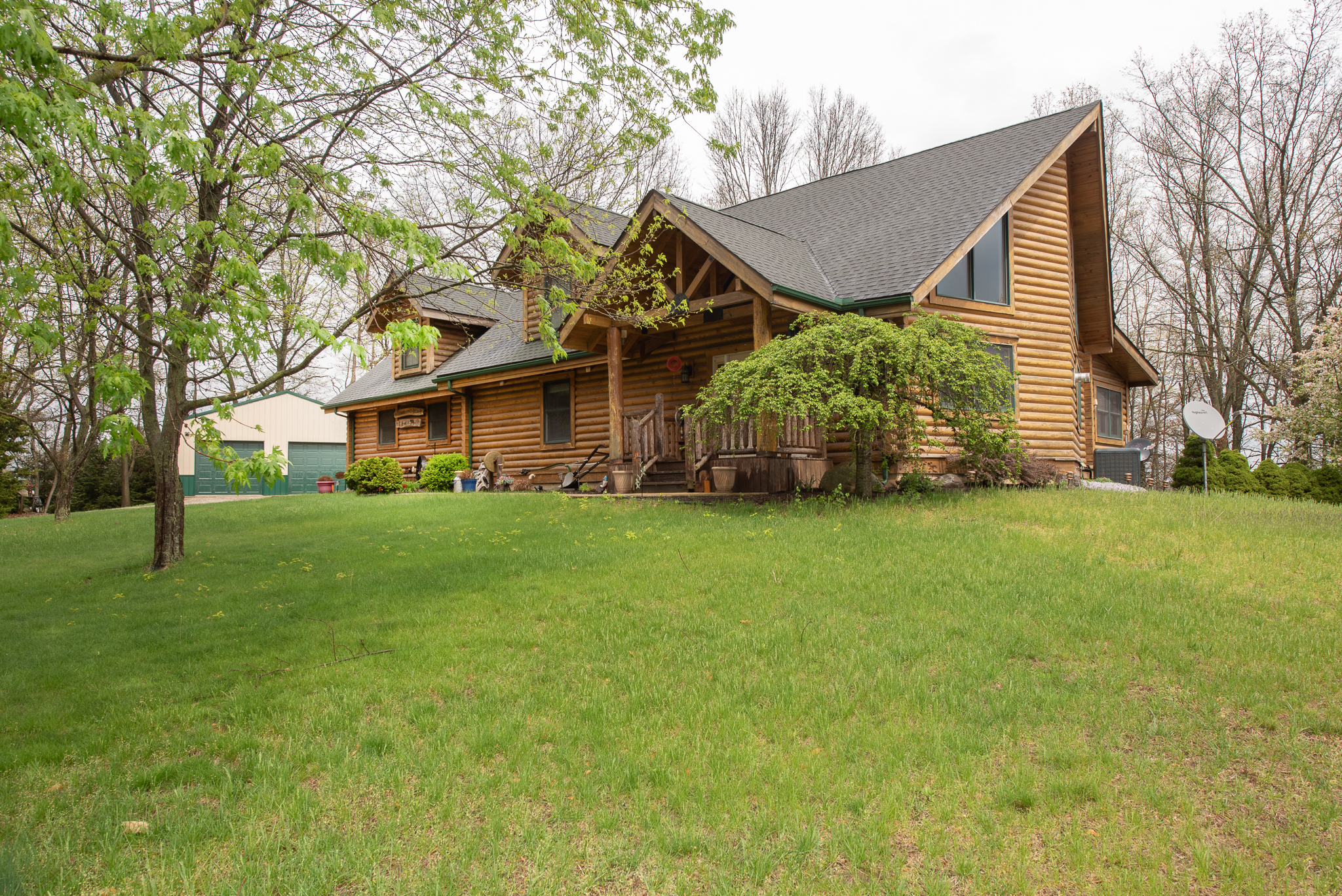  Custom Log Home Located on 2.7 Acres - 物件實景