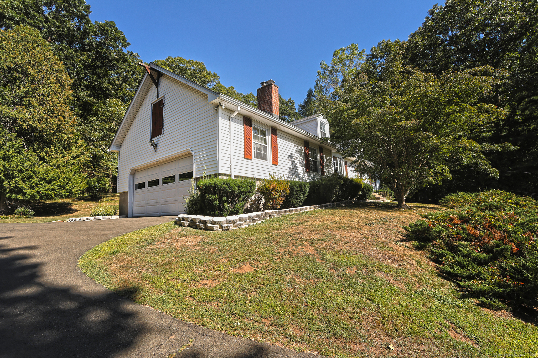 Hamden, Connecticut, 06518, United States, 4 Bedrooms Bedrooms, ,2 BathroomsBathrooms,Residential,For Sale,1940794