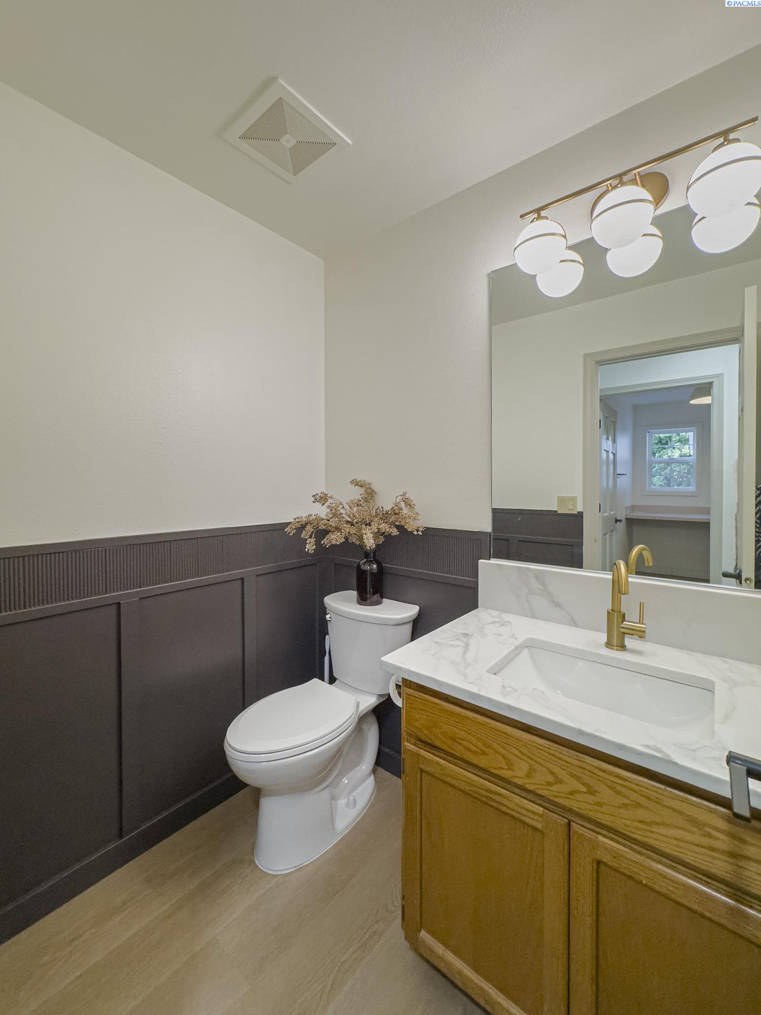 Richland, Washington, 99352, United States, 5 Bedrooms Bedrooms, ,4 BathroomsBathrooms,Residential,For Sale,1927234