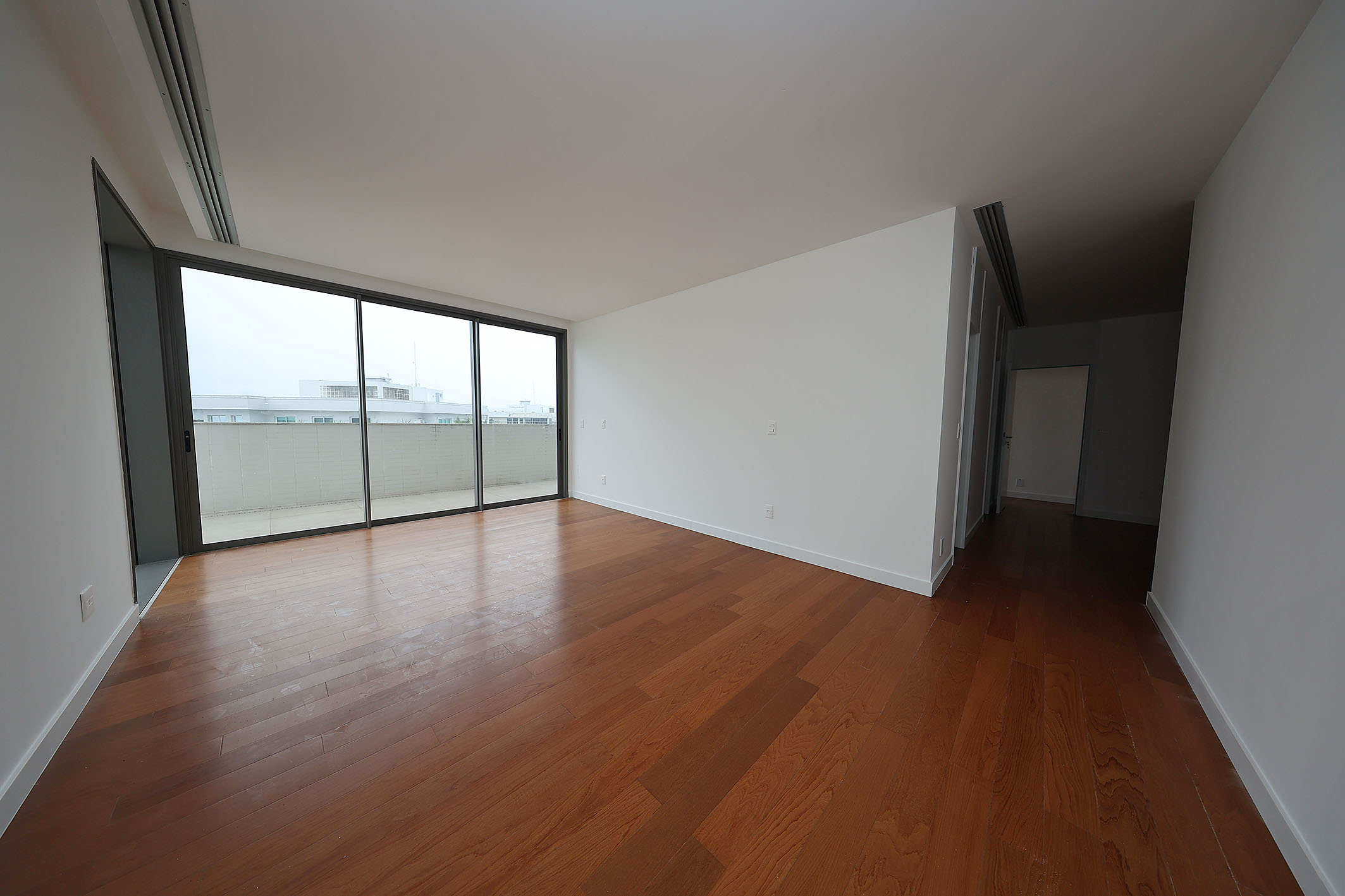  Oceanfront linear penthouse with private leisure amenities - 物件實景