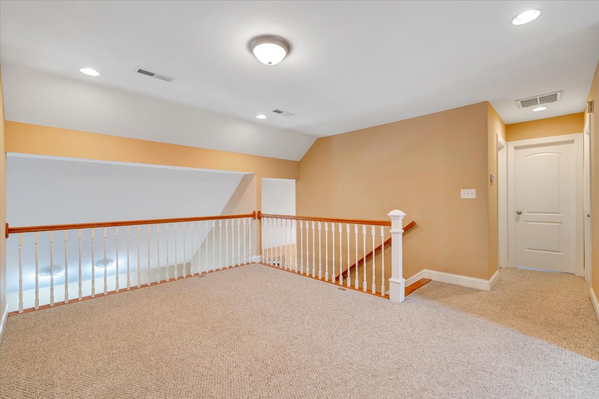 Huddleston, Virginia, 24104, United States, 4 Bedrooms Bedrooms, ,4 BathroomsBathrooms,Residential,For Sale,2048445