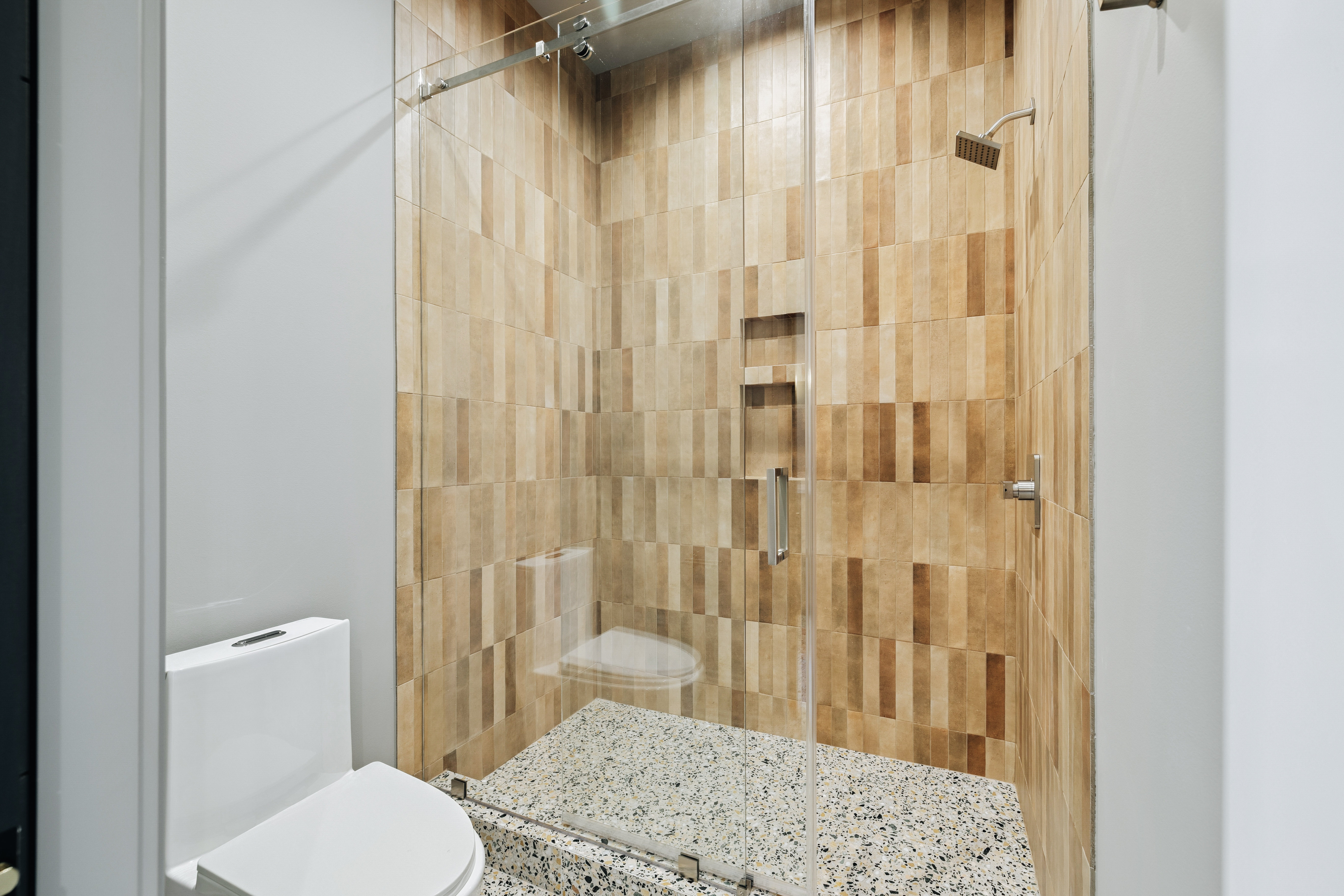  New Construction With Outdoor Oasis A Short Stroll To The Beach - 物件實景