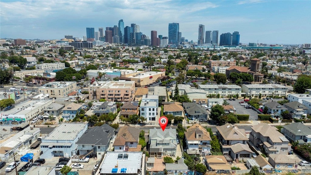 Los Angeles, California, 90006, United States, 5 Bedrooms Bedrooms, ,2 BathroomsBathrooms,Residential,For Sale,1940341
