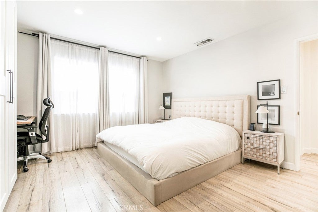Van Nuys, California, 91402, United States, 3 Bedrooms Bedrooms, ,1 BathroomBathrooms,Residential,For Sale,1949812