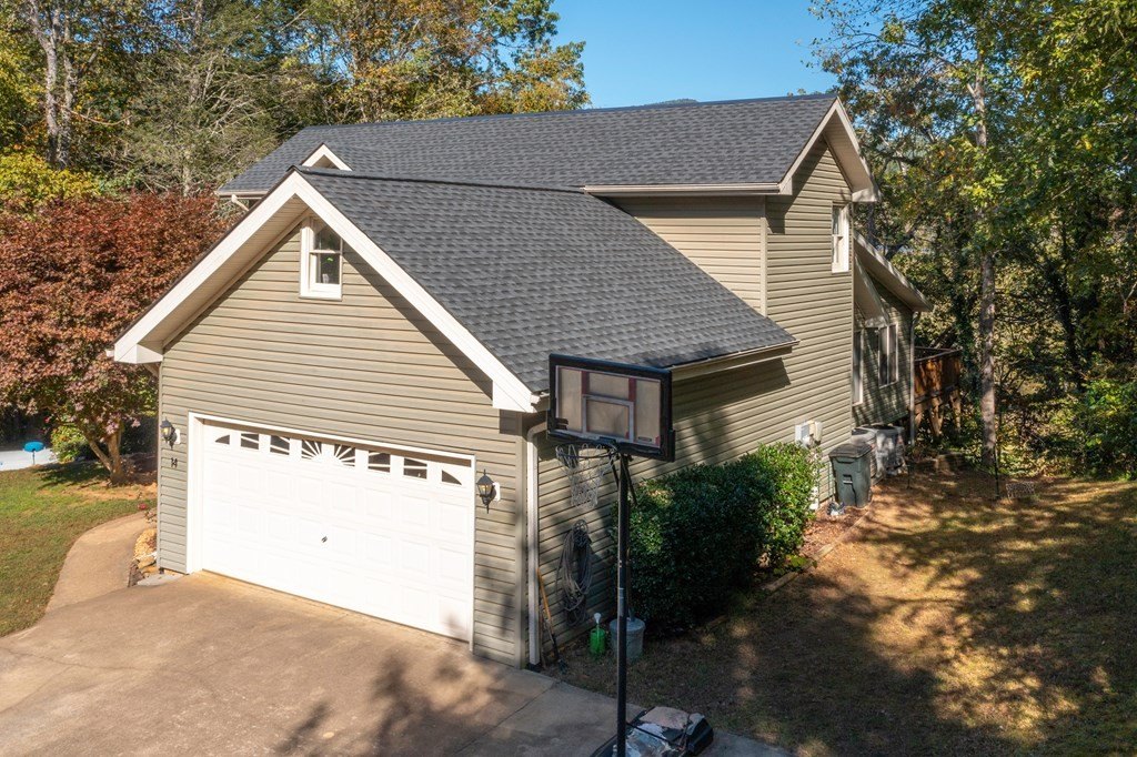 Hayesville, North Carolina, 28904, United States, 5 Bedrooms Bedrooms, ,4 BathroomsBathrooms,Residential,For Sale,1936874