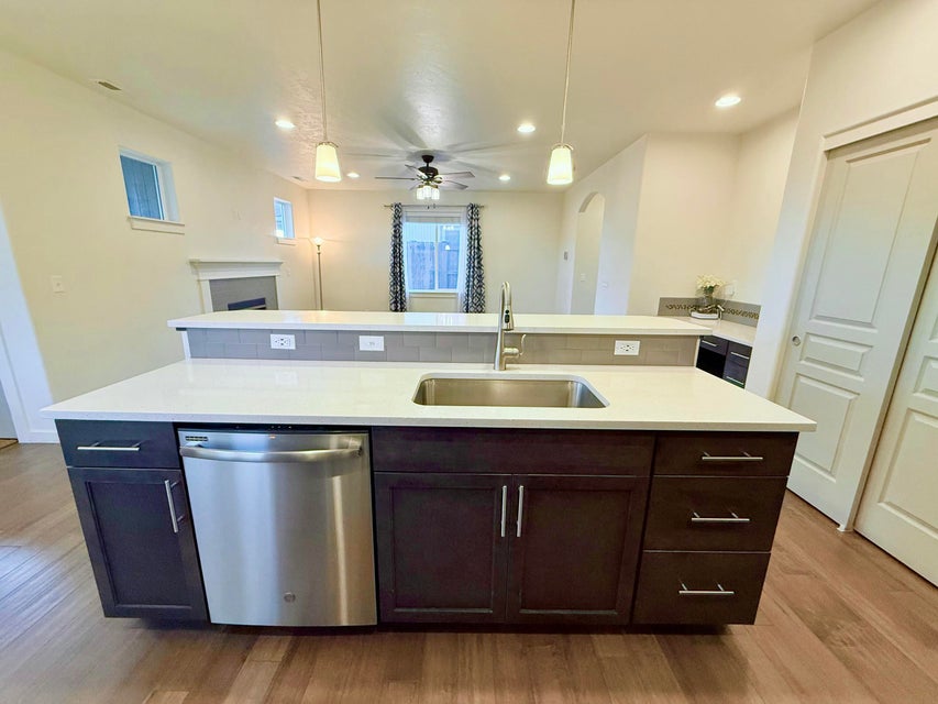 Redmond, Oregon, 97756, United States, 3 Bedrooms Bedrooms, ,3 BathroomsBathrooms,Residential,For Sale,1736801