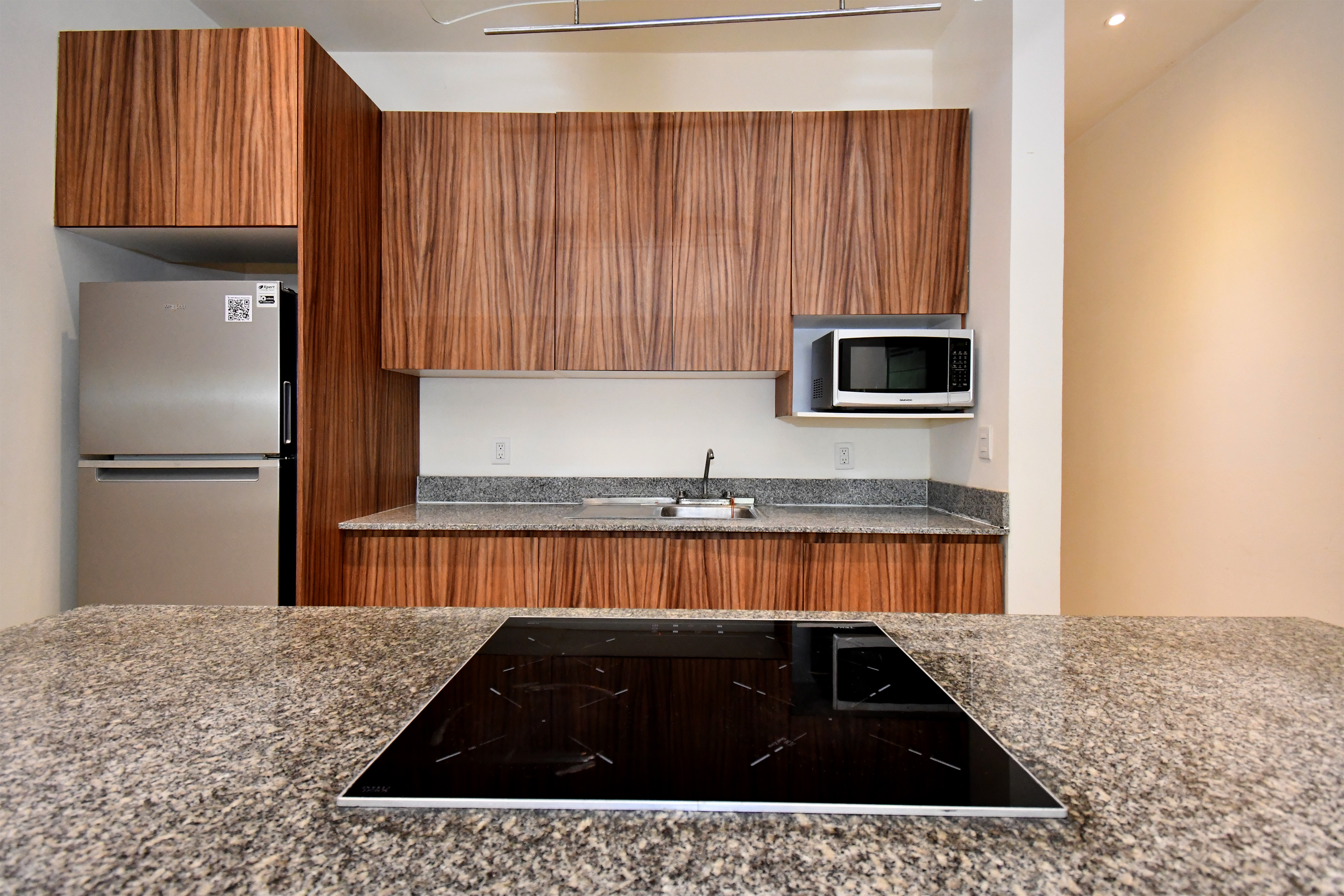  Comfort and Convenience in an Expansive Three-Bedroom Residence - 物件實景