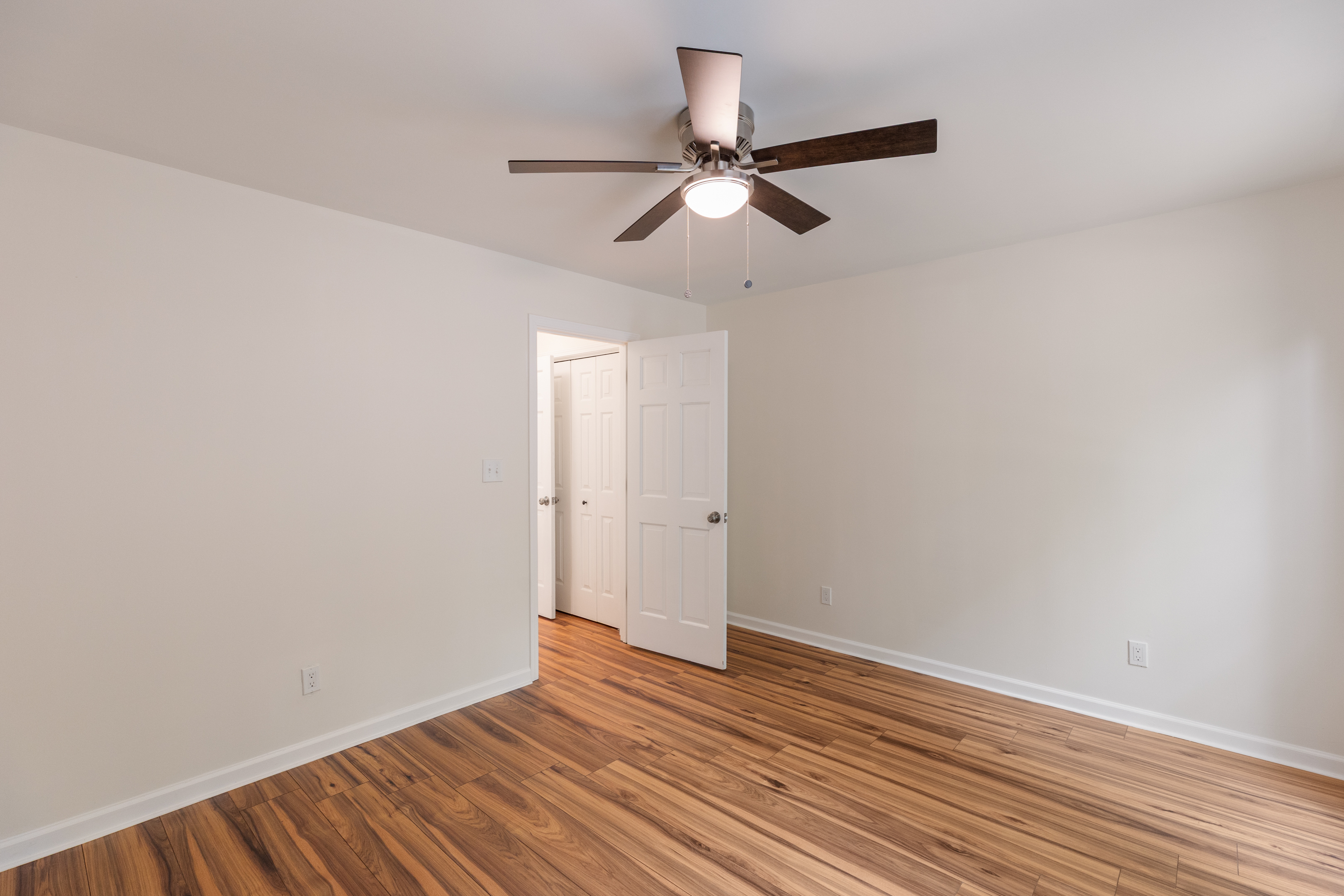  2129 Black Oak Drive - 物件實景