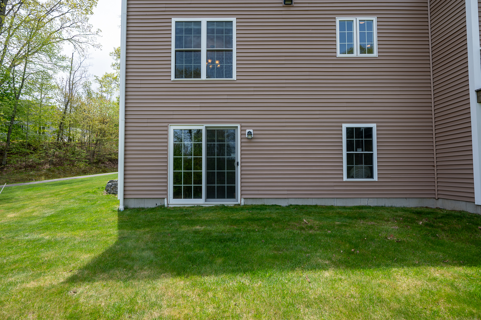  8 Victoria Circle, Shrewsbury, MA 01545 - 物件實景