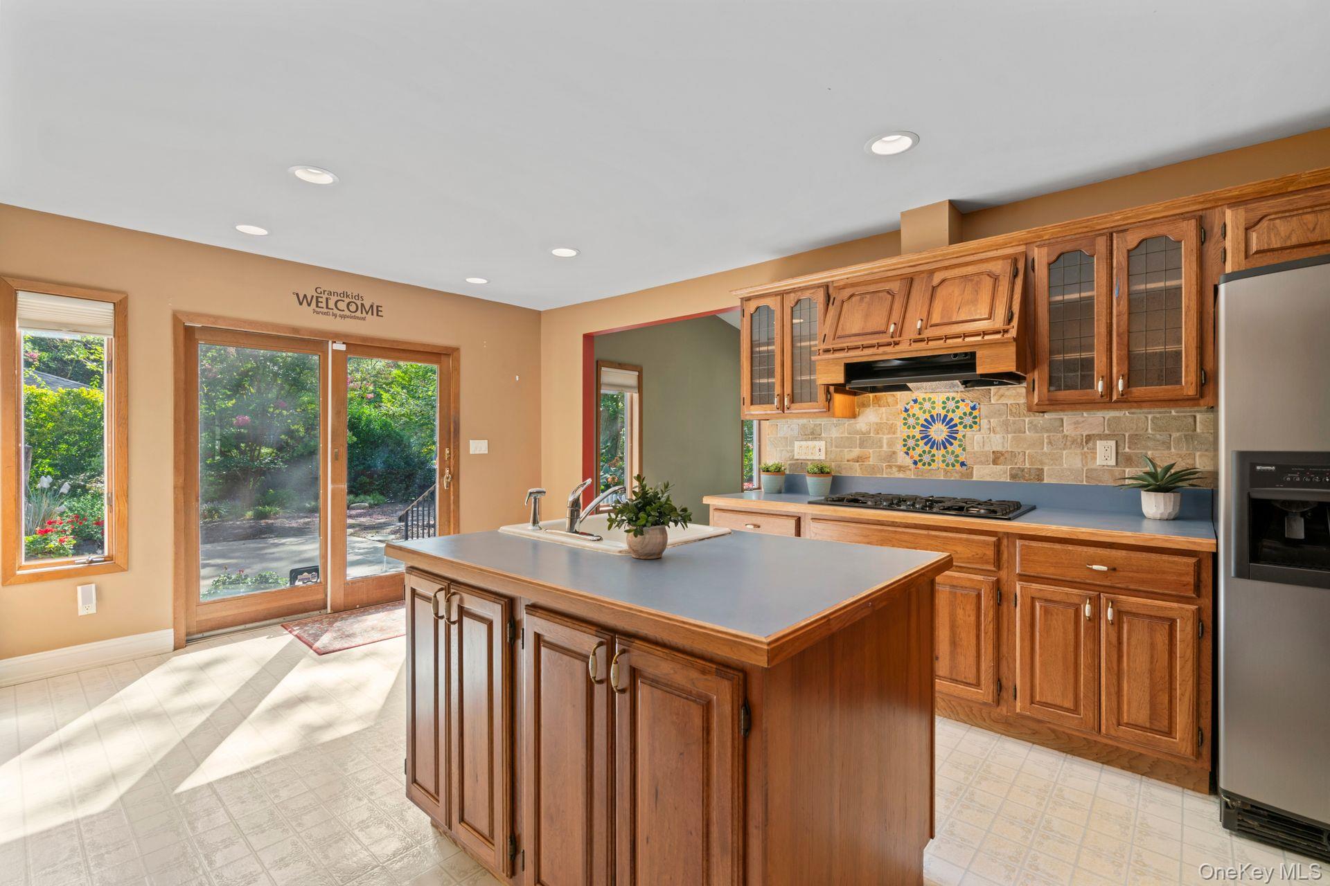 East Northport, New York, 11731, United States, 3 Bedrooms Bedrooms, ,2 BathroomsBathrooms,Residential,For Sale,1942269
