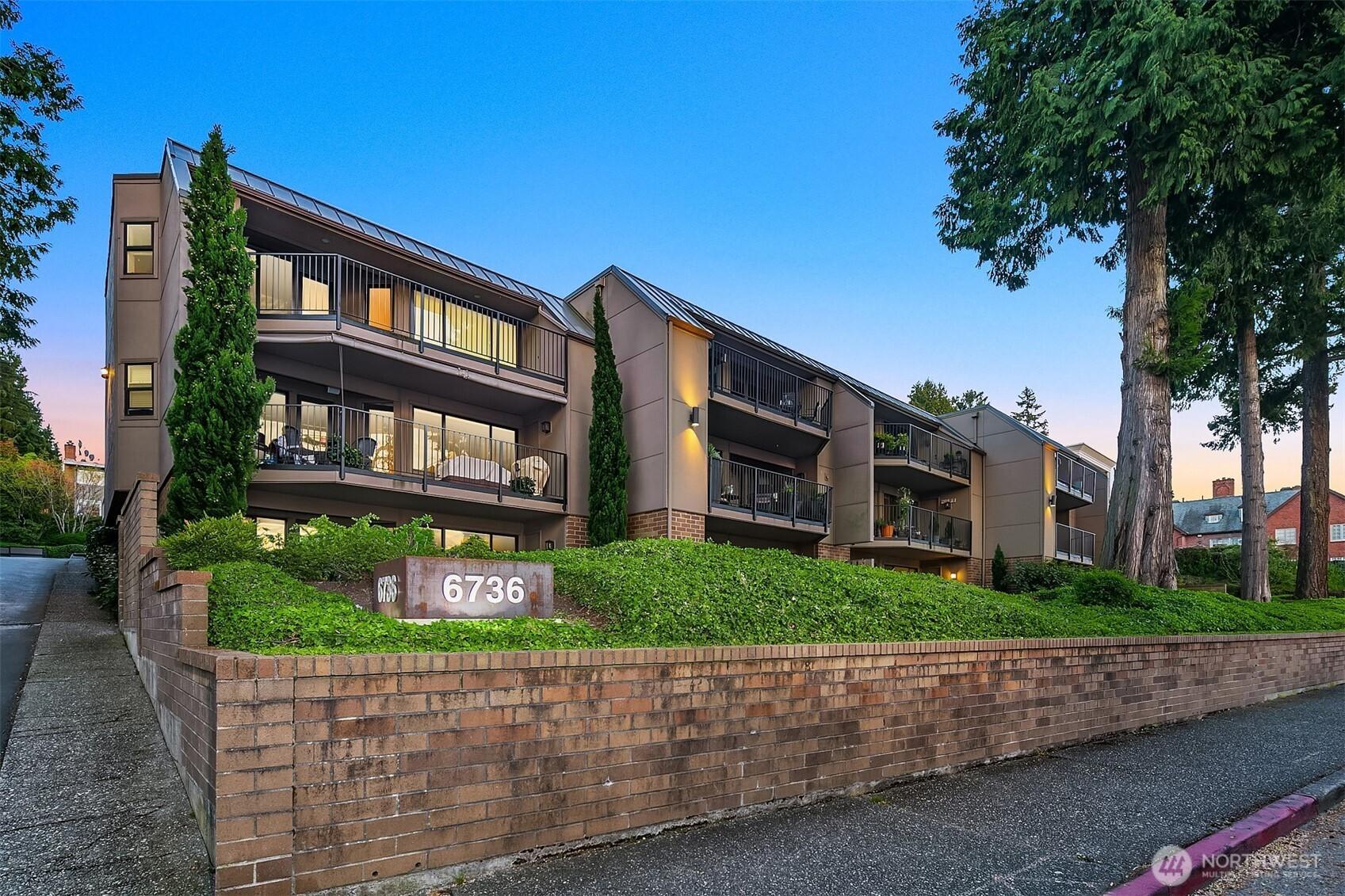 KIRKLAND, Washington, 98033, United States, 2 Bedrooms Bedrooms, ,2 BathroomsBathrooms,Residential,For Sale,1827851