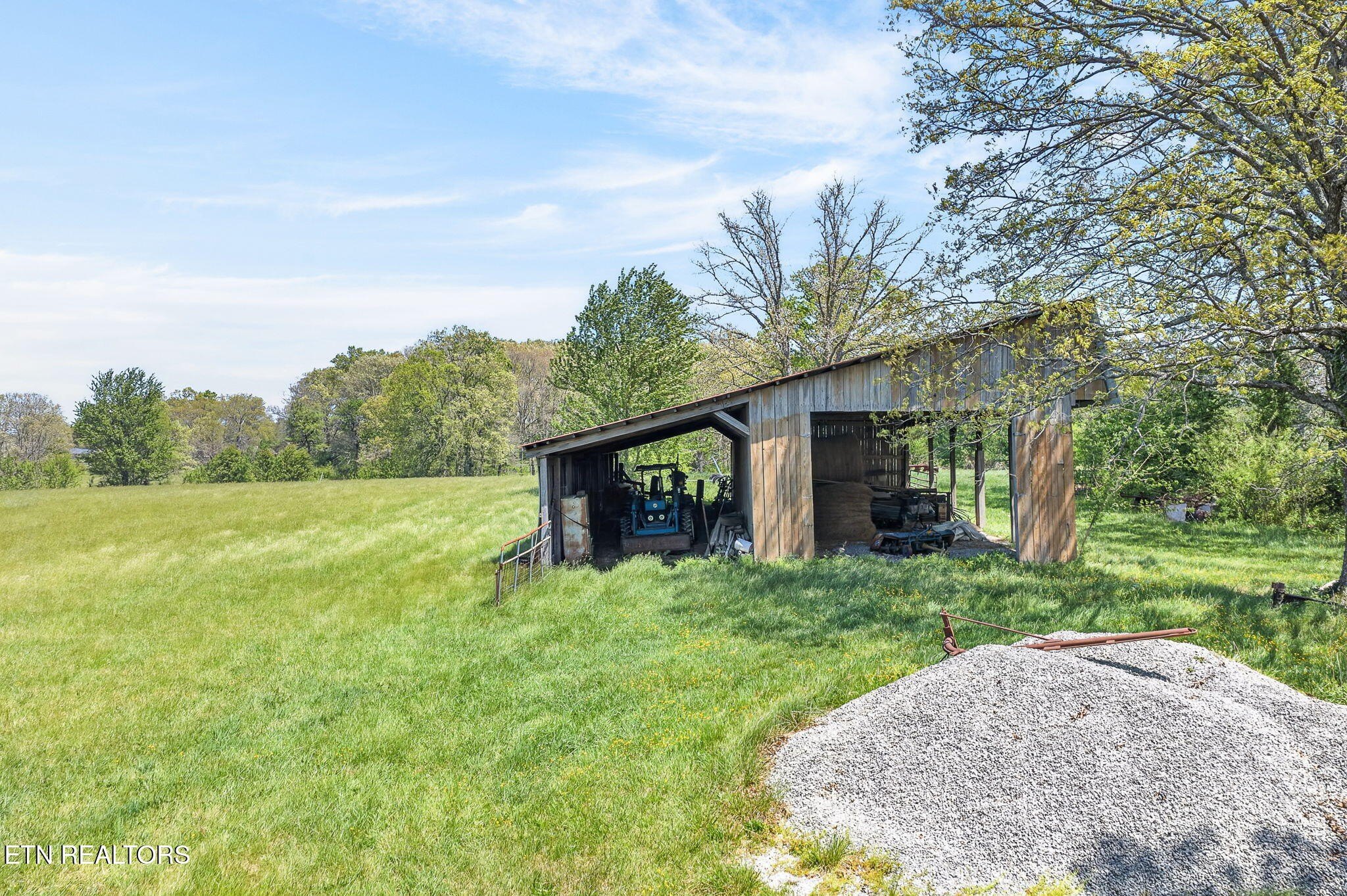Deer Lodge, Tennessee, 37726, United States, 3 Bedrooms Bedrooms, ,4 BathroomsBathrooms,Residential,For Sale,1996492