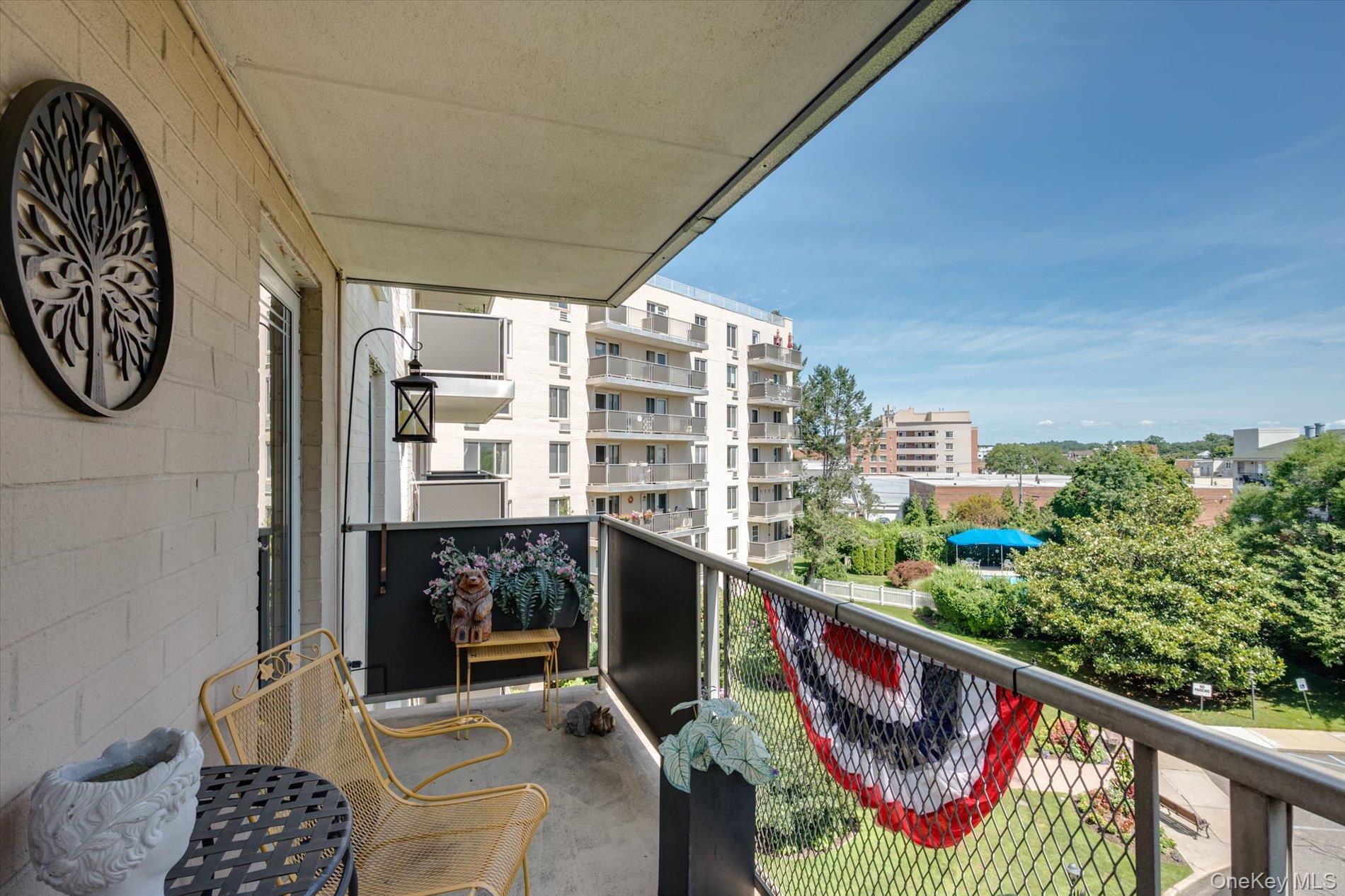  135 Post Avenue, Westbury, NY, 11590 - 物件實景