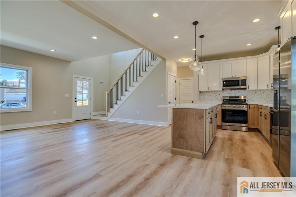 South River, New Jersey, 08882, United States, 5 Bedrooms Bedrooms, ,4 BathroomsBathrooms,Residential,For Sale,1995438