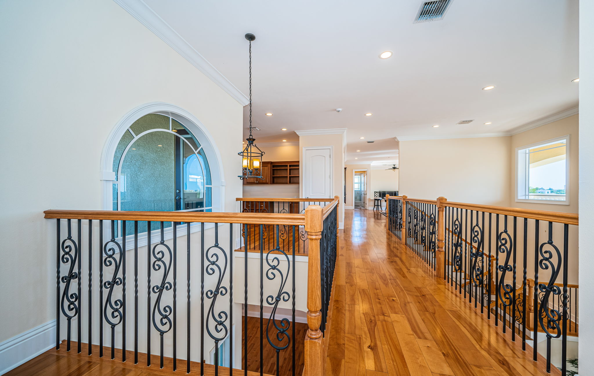 St Petersburg, Florida, 33707, United States, 5 Bedrooms Bedrooms, ,5 BathroomsBathrooms,Residential,For Sale,2006025