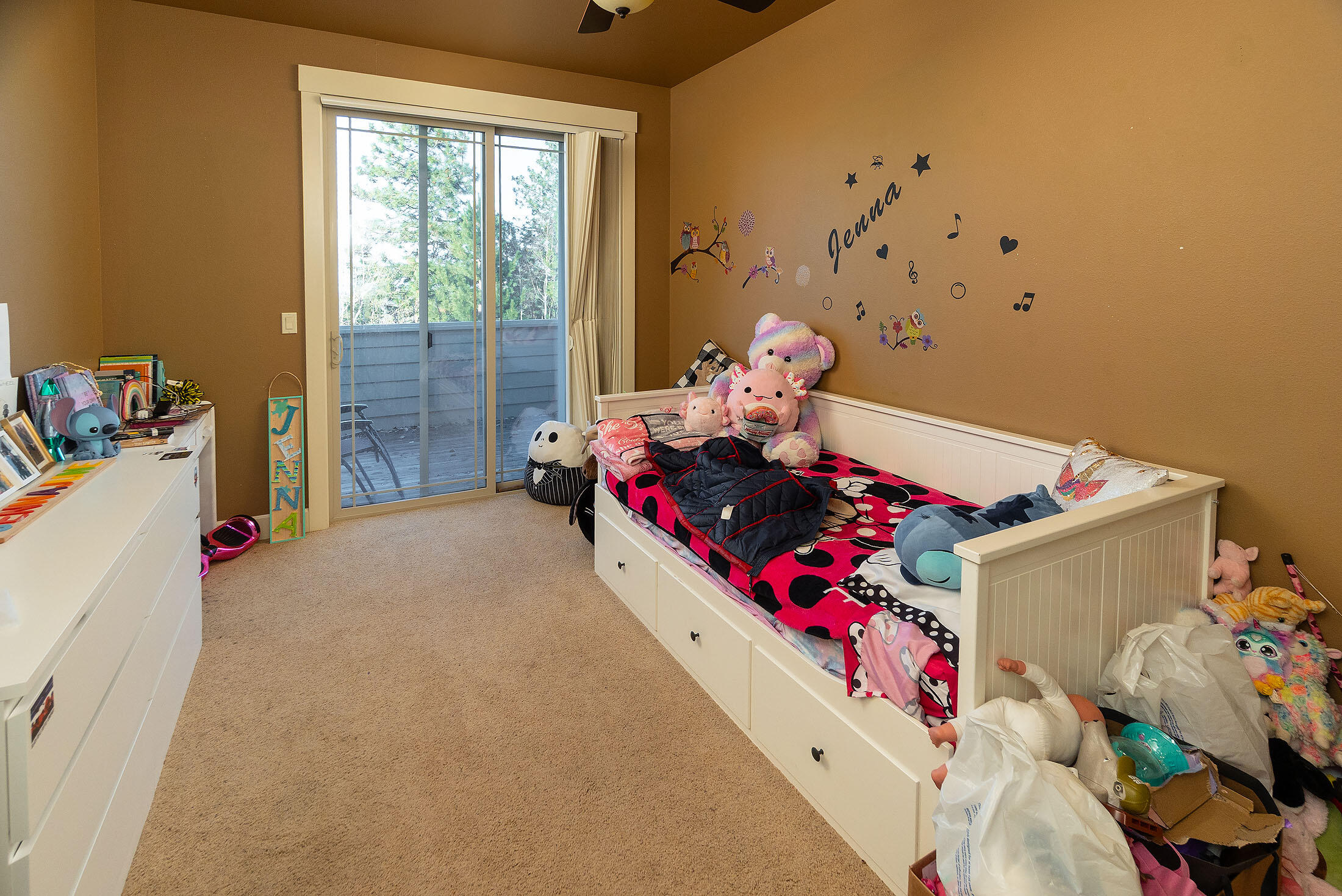 Bend, Oregon, 97703, United States, 4 Bedrooms Bedrooms, ,3 BathroomsBathrooms,Residential,For Sale,1805310