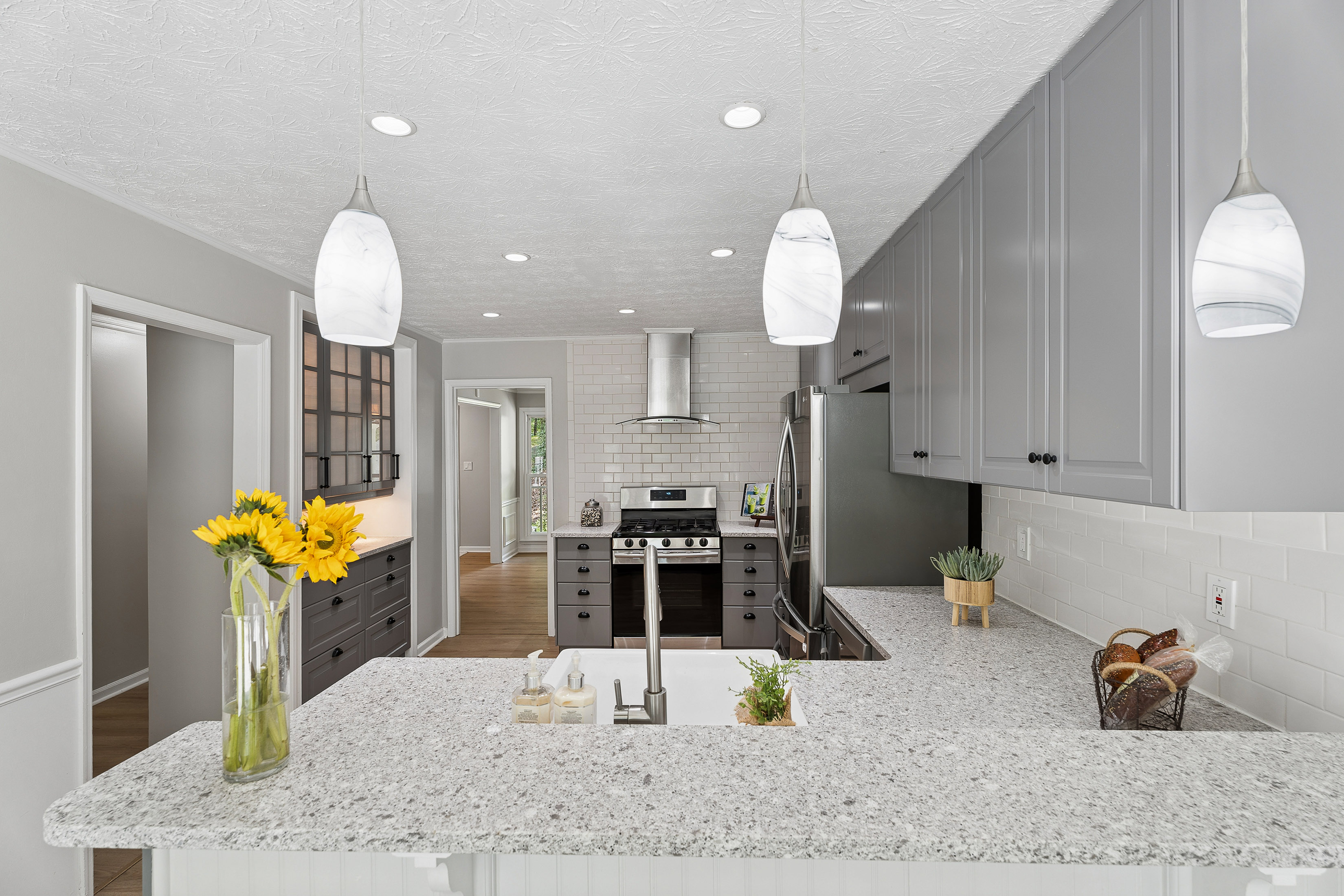  Beautifully Updated Two-story Traditional Home Nestled on a Quiet Cul-de-sac - 物件實景