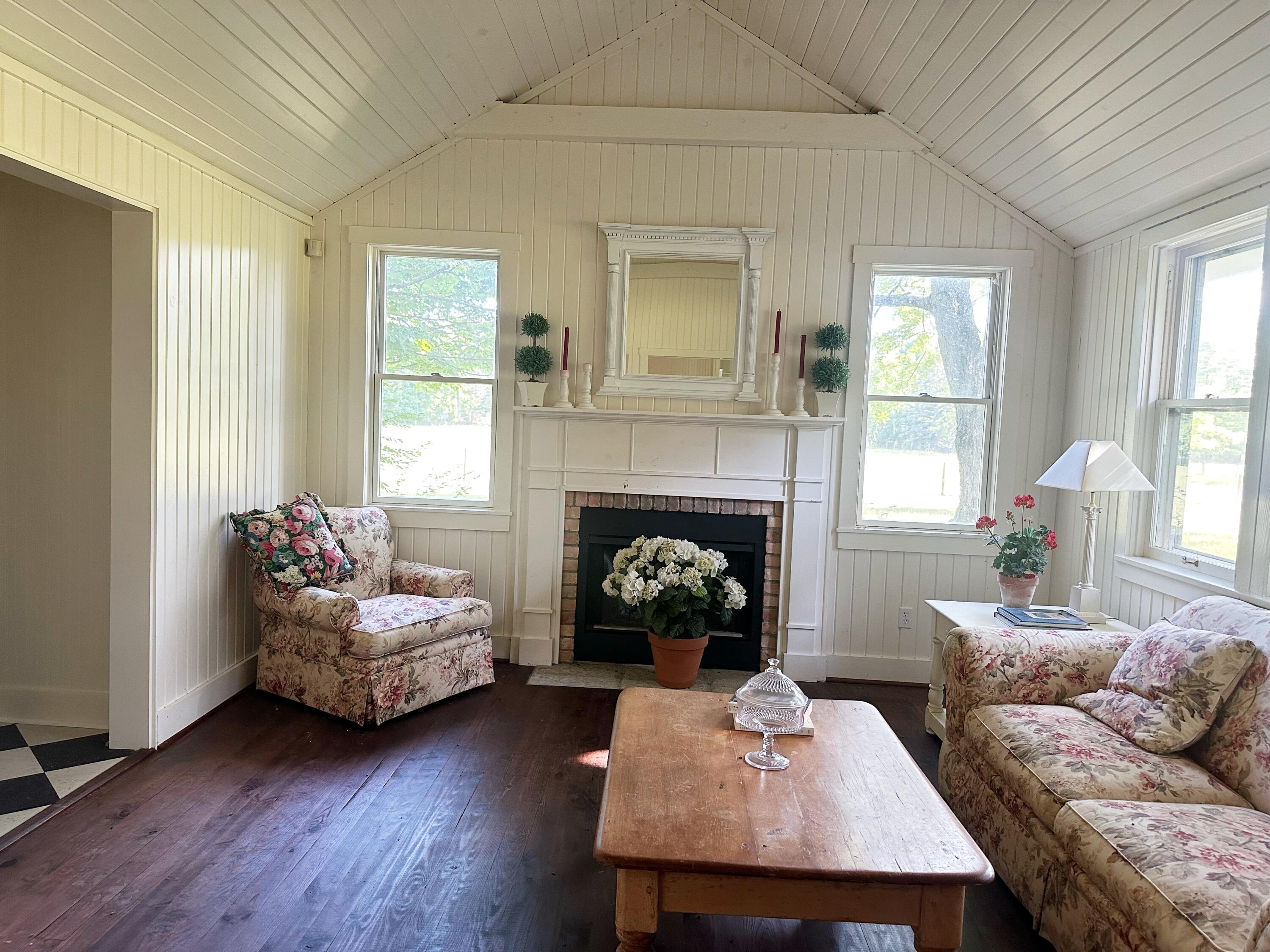 La Porte, Indiana, 46350, United States, 2 Bedrooms Bedrooms, ,Residential,For Sale,1868800