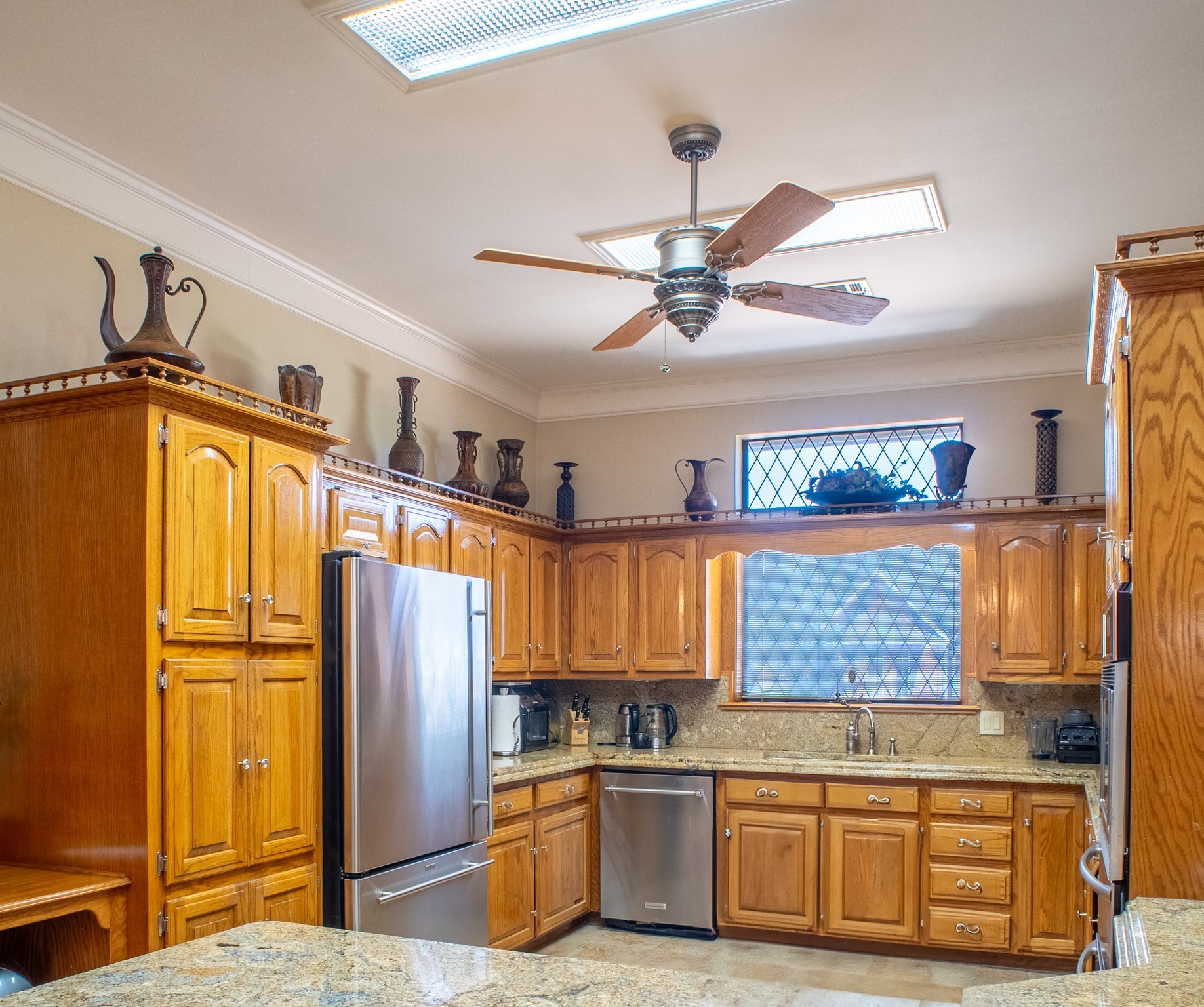 Mexia, Texas, 76667, United States, 4 Bedrooms Bedrooms, ,5 BathroomsBathrooms,Residential,For Sale,1941675