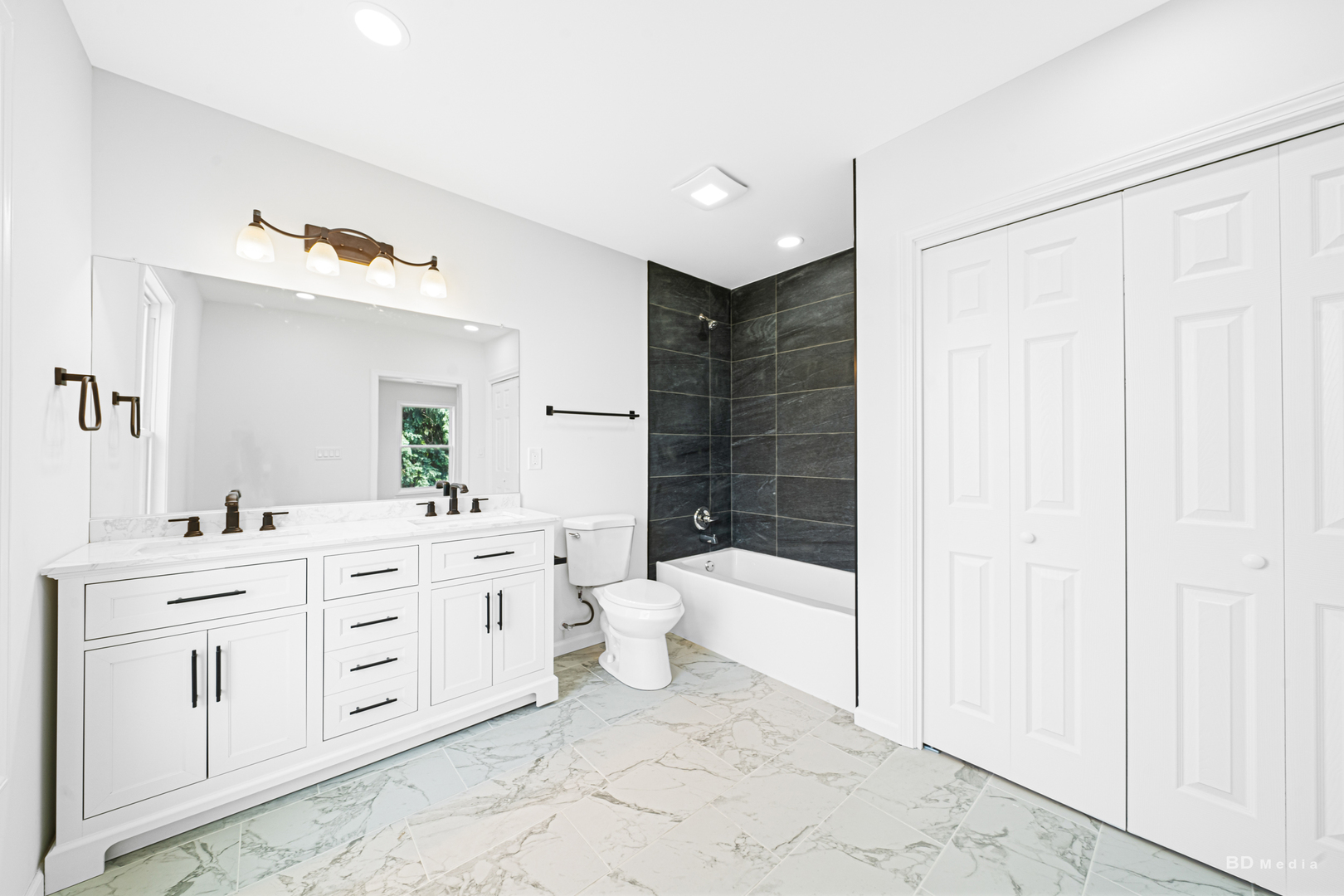Homewood, Illinois, 60430, United States, 5 Bedrooms Bedrooms, ,4 BathroomsBathrooms,Residential,For Sale,1907684