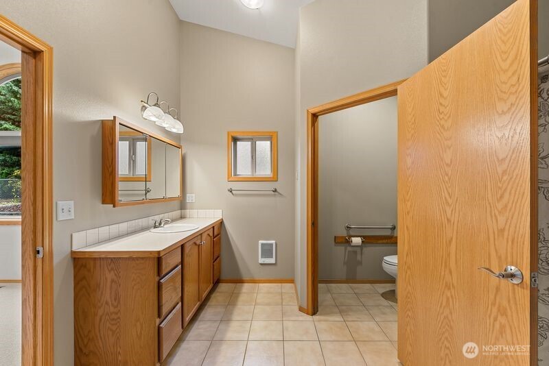 Wenatchee, Washington, 98801, United States, 3 Bedrooms Bedrooms, ,1 BathroomBathrooms,Residential,For Sale,1989040