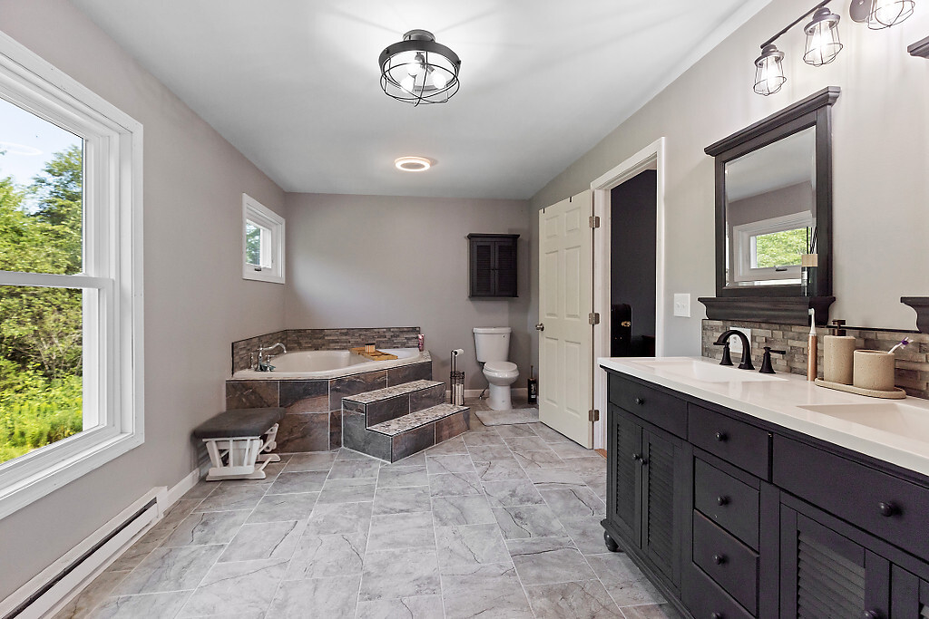 Madison, Maine, 04950, United States, 3 Bedrooms Bedrooms, ,3 BathroomsBathrooms,Residential,For Sale,1898697