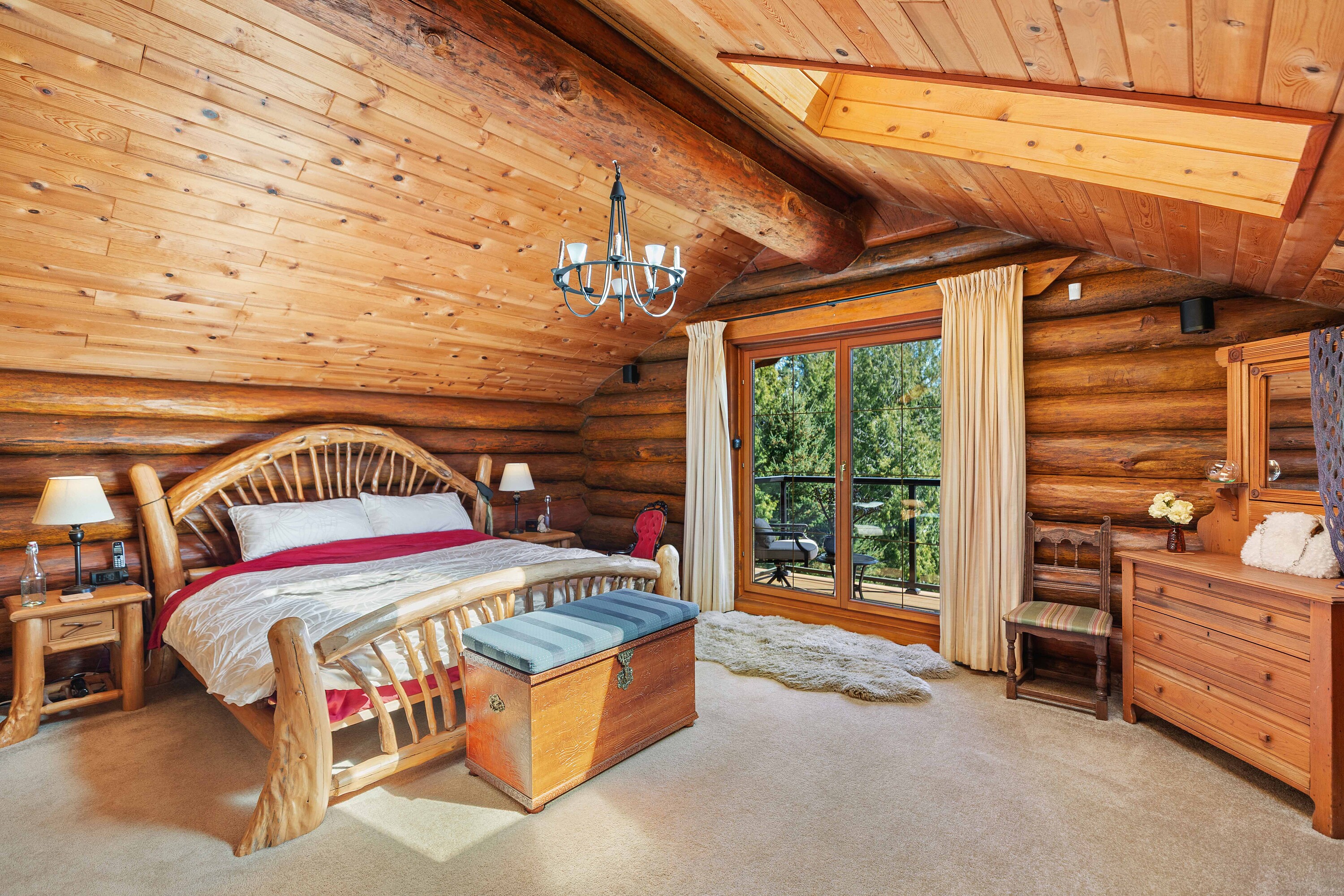  West Coast Cedar Log Home - 物件實景
