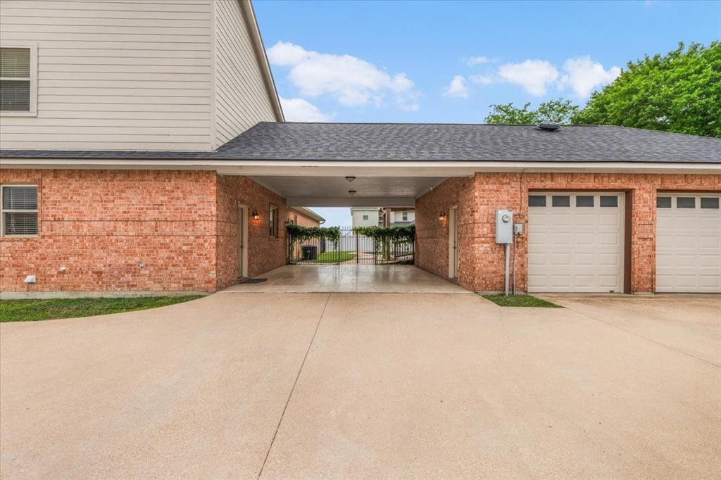 Weatherford, Texas, 76087, United States, 4 Bedrooms Bedrooms, ,4 BathroomsBathrooms,Residential,For Sale,2040291