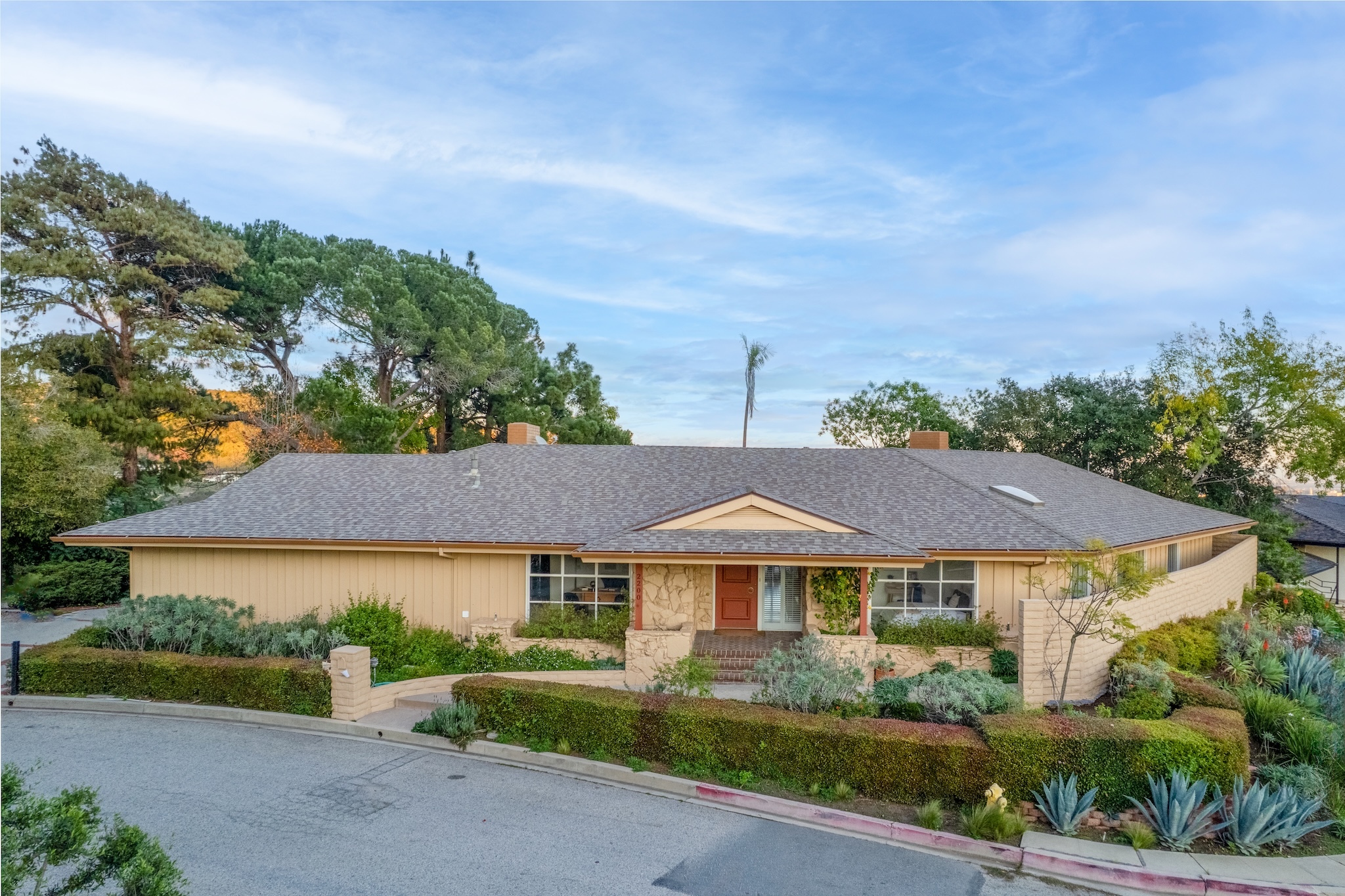  2200 Jeffersonia Way - 物件實景