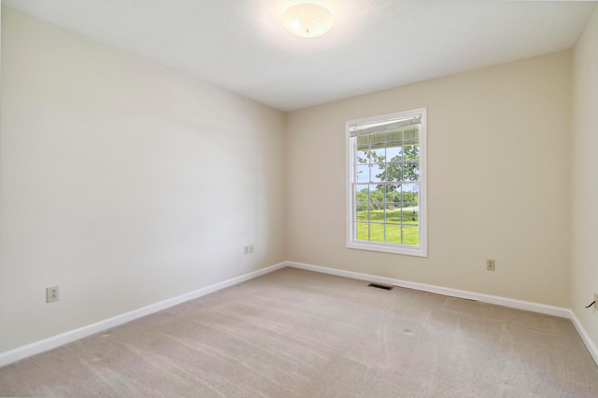 Richmond, Kentucky, 40475, United States, 3 Bedrooms Bedrooms, ,2 BathroomsBathrooms,Residential,For Sale,1977095