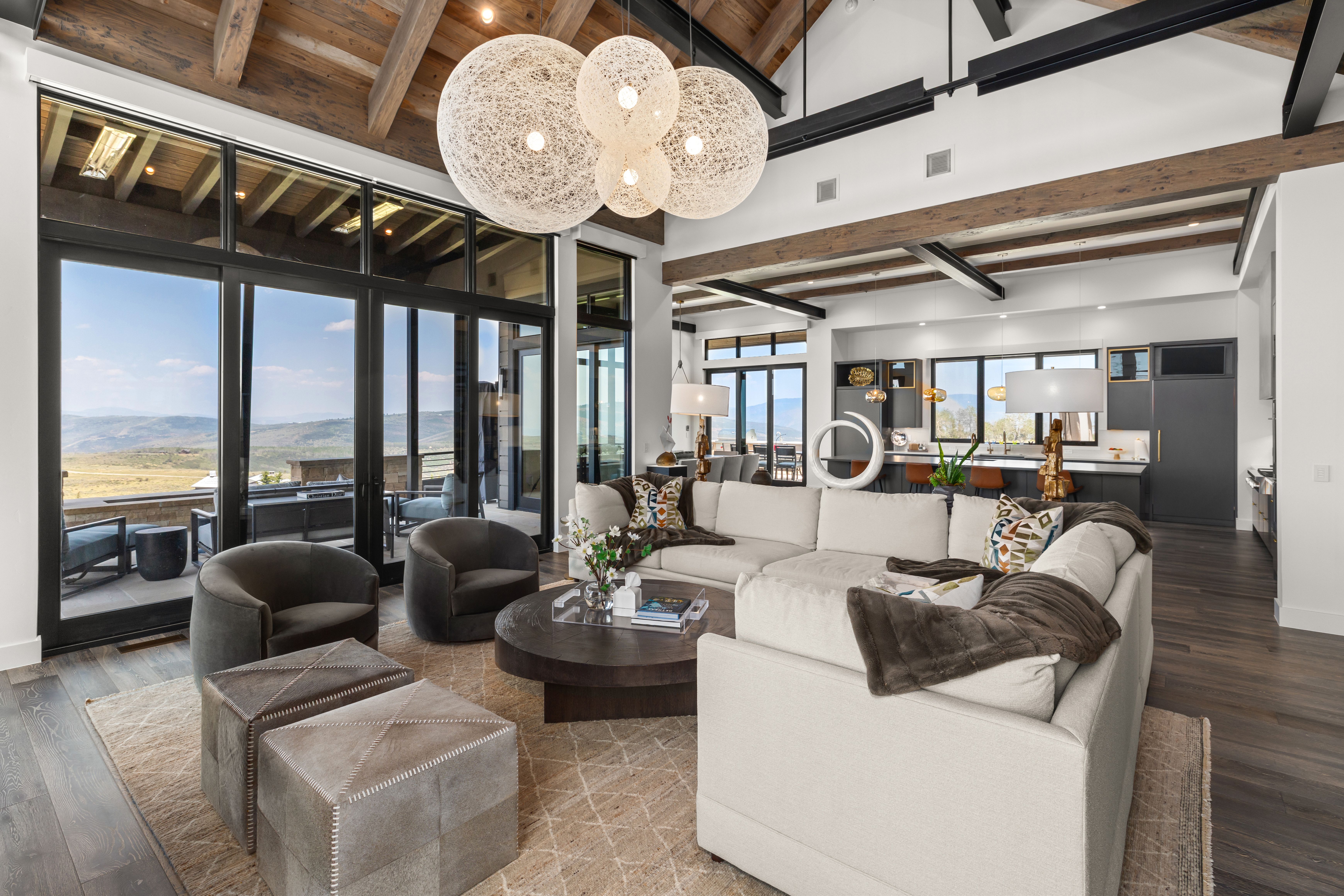  Designed to Embrace Both Grand Entertaining and Everyday Mountain Living - 物件實景