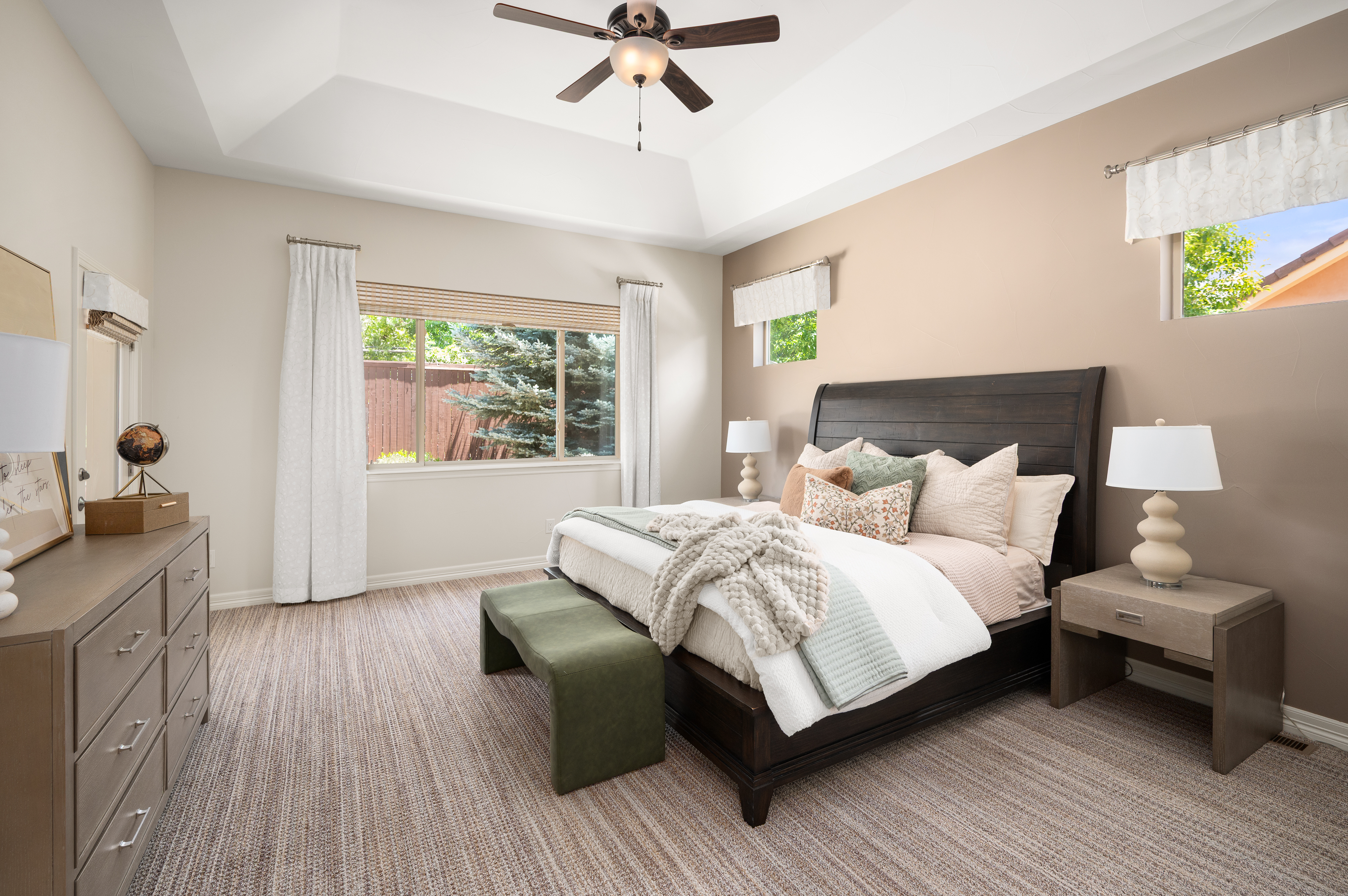  Orchard Park Patio Home with Wolf Kitchen, Spa Suite & Backyard BBQ Oasis - 物件實景