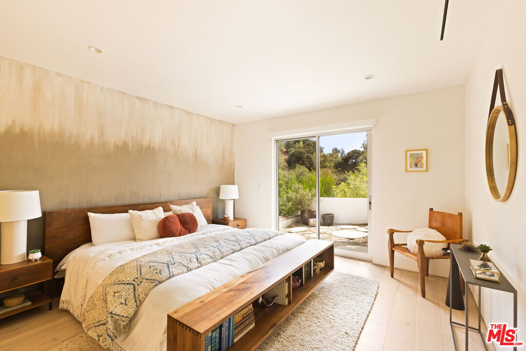 Los Angeles, California, 90046, United States, 4 Bedrooms Bedrooms, ,4 BathroomsBathrooms,Residential,For Sale,1912038