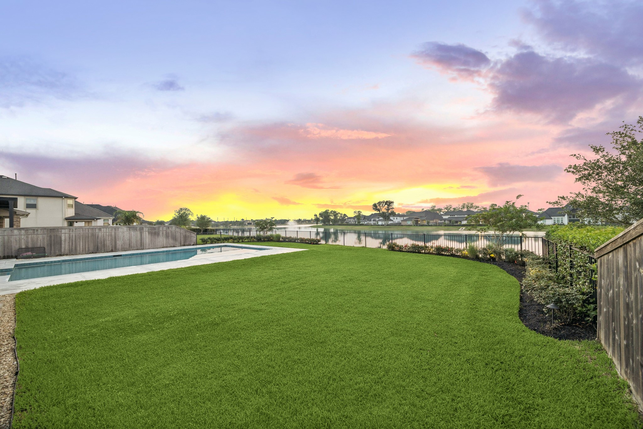  10607 Crystal Spring Drive - 物件實景