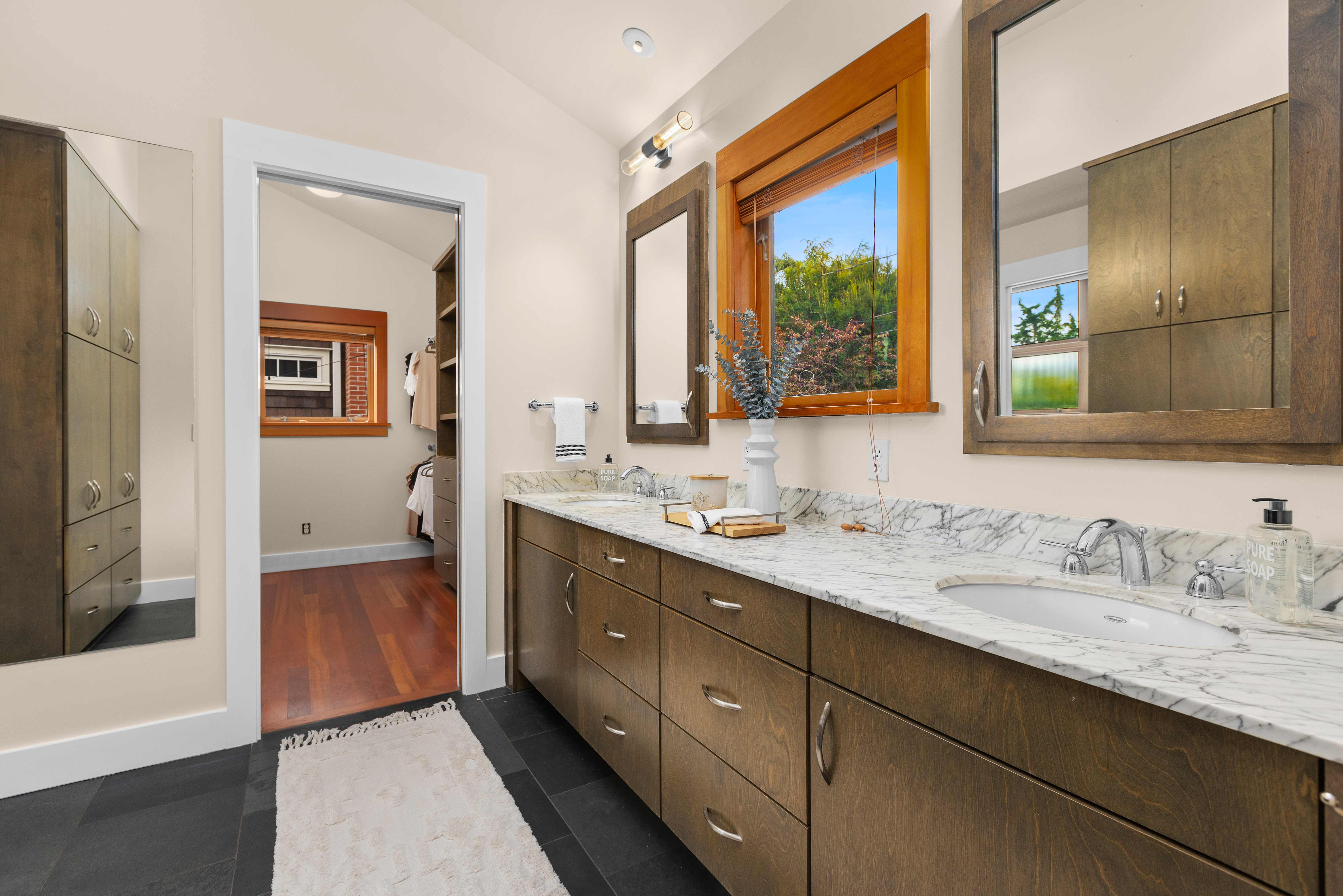  2223 39th Ave E, Seattle, WA 98112 - 物件實景