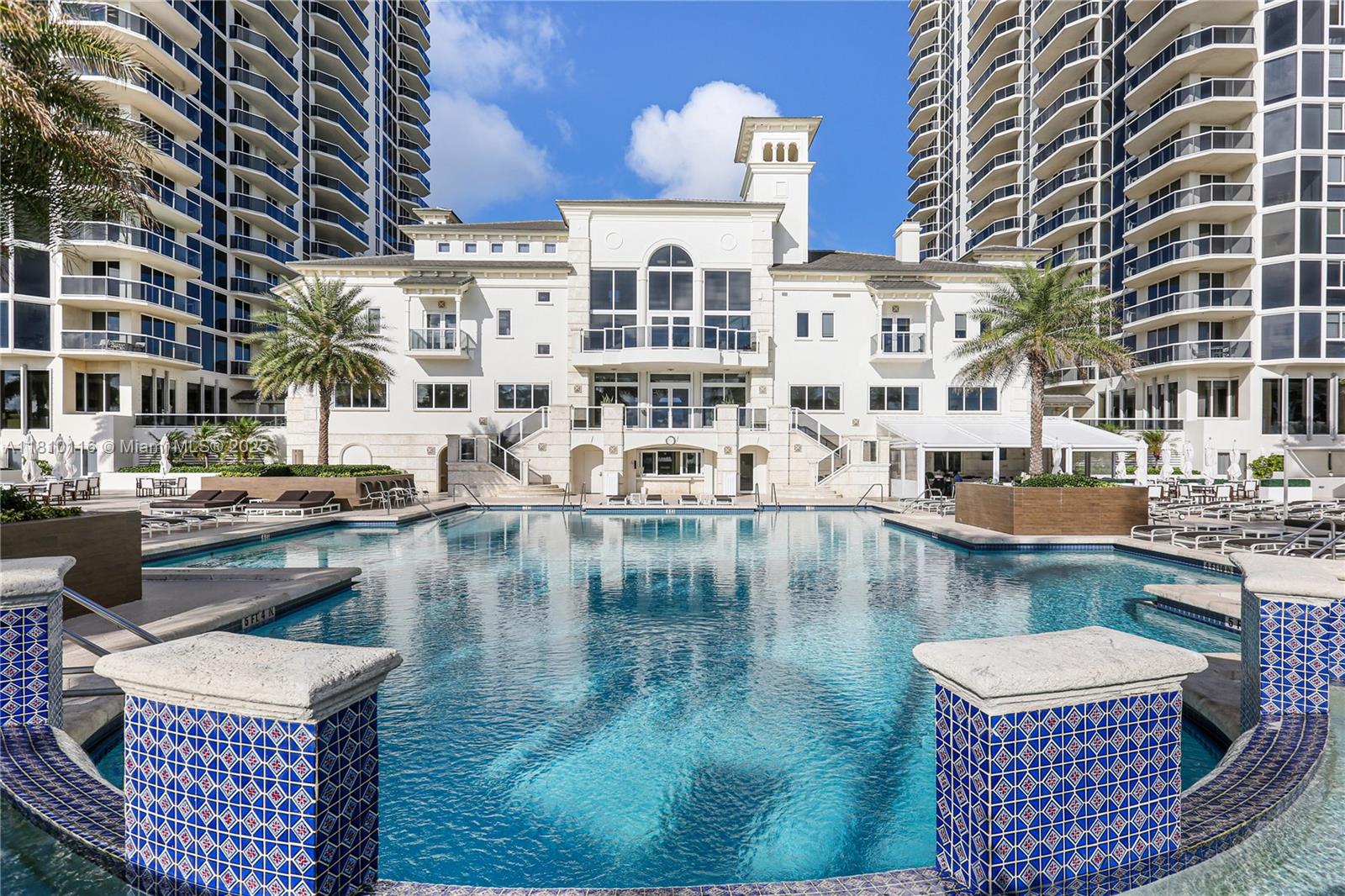 Miami Beach, Florida, 33140, United States, 2 Bedrooms Bedrooms, ,2 BathroomsBathrooms,Residential,For Sale,1838386