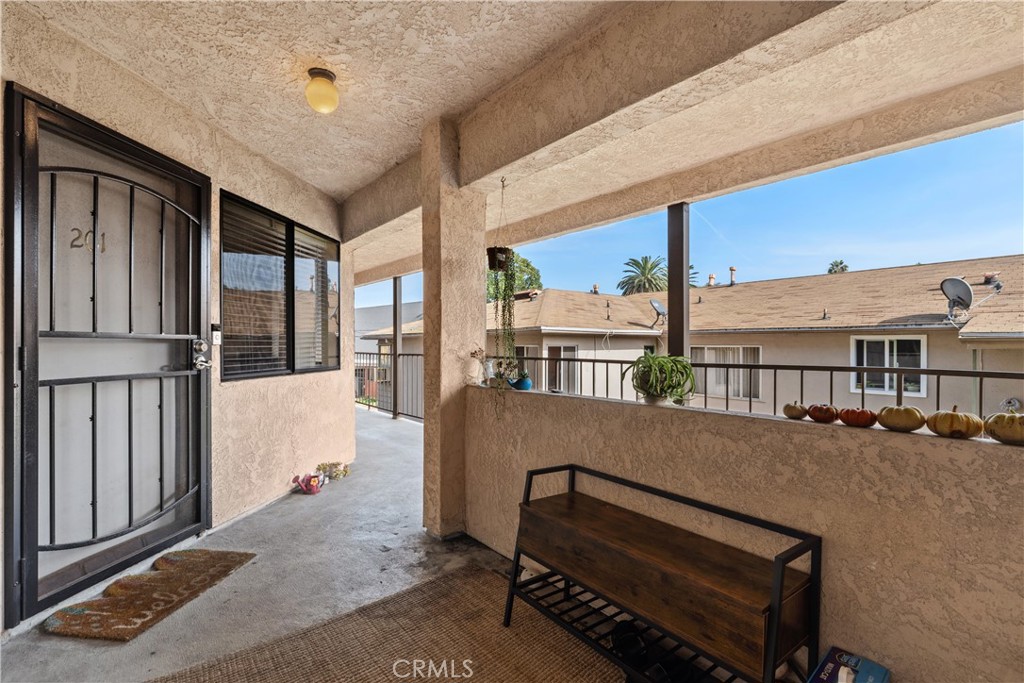 Long Beach, California, 90802, United States, 2 Bedrooms Bedrooms, ,2 BathroomsBathrooms,Residential,For Sale,1991408