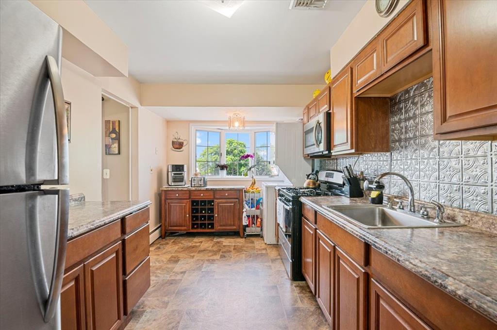 Bellmore, New York, 11710, United States, 5 Bedrooms Bedrooms, ,2 BathroomsBathrooms,Residential,For Sale,1928090