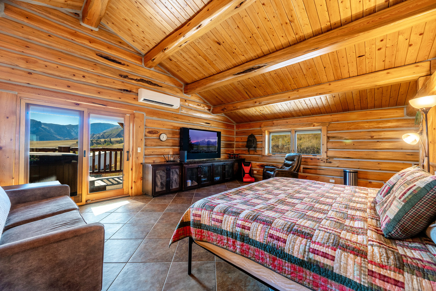 Sheridan, Wyoming, 82801, United States, 2 Bedrooms Bedrooms, ,2 BathroomsBathrooms,Residential,For Sale,1982775