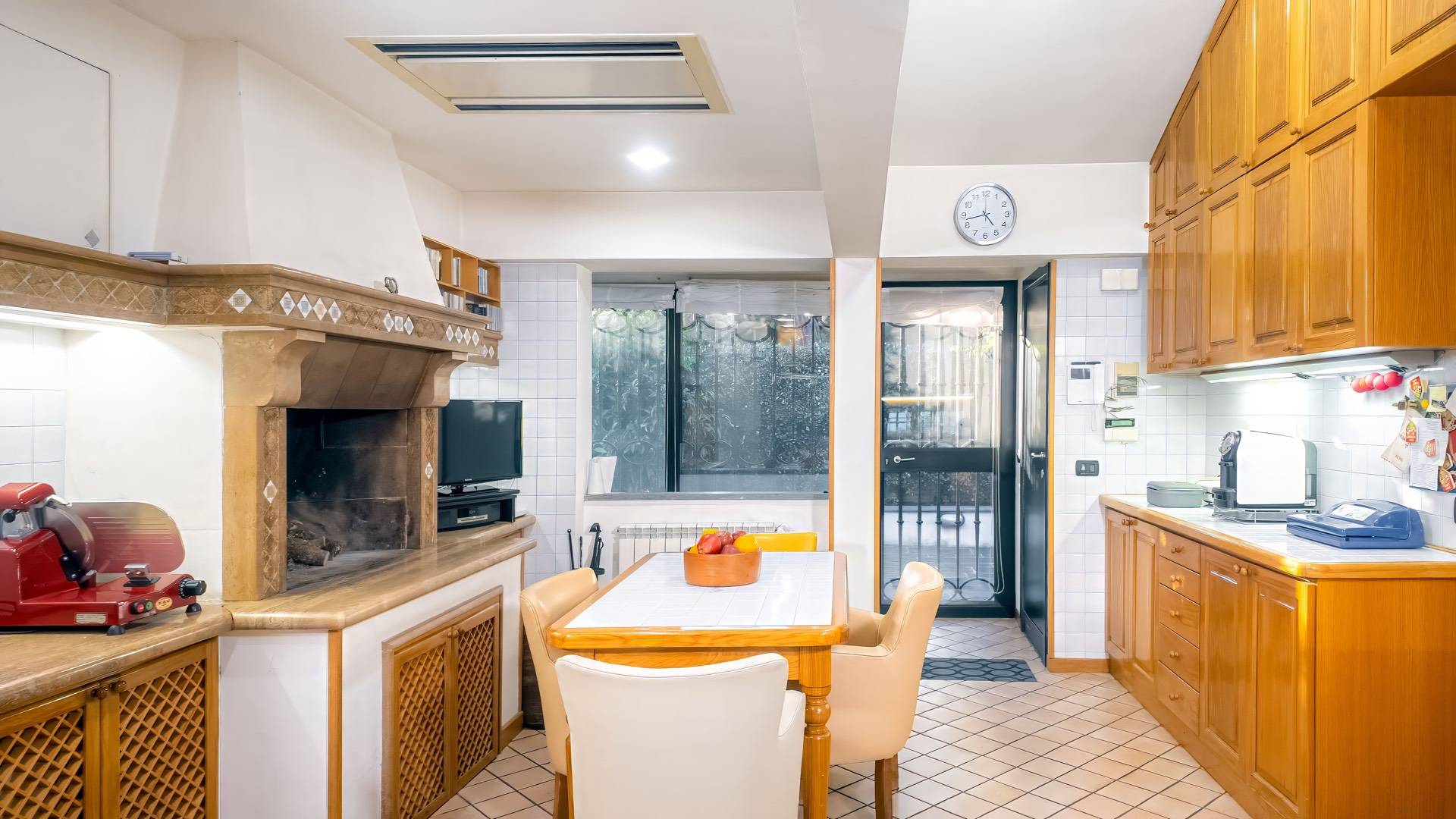 Roma, Roma, 00100, IT, 5 Bedrooms Bedrooms, ,7 BathroomsBathrooms,Residential,For Sale,1805365