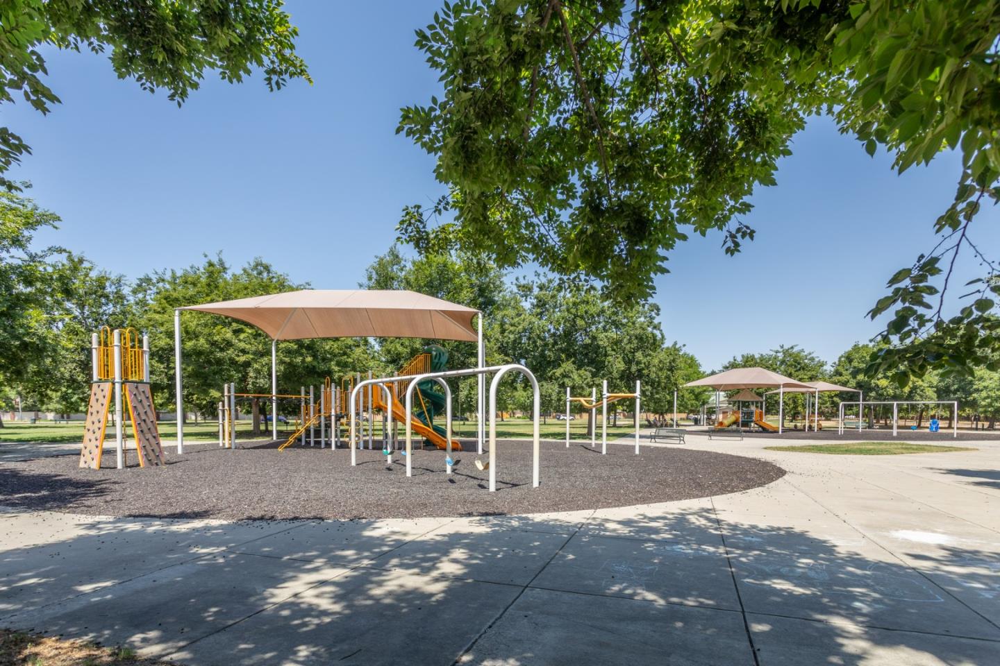 Clovis, California, 93611, United States, 4 Bedrooms Bedrooms, ,2 BathroomsBathrooms,Residential,For Sale,1907507