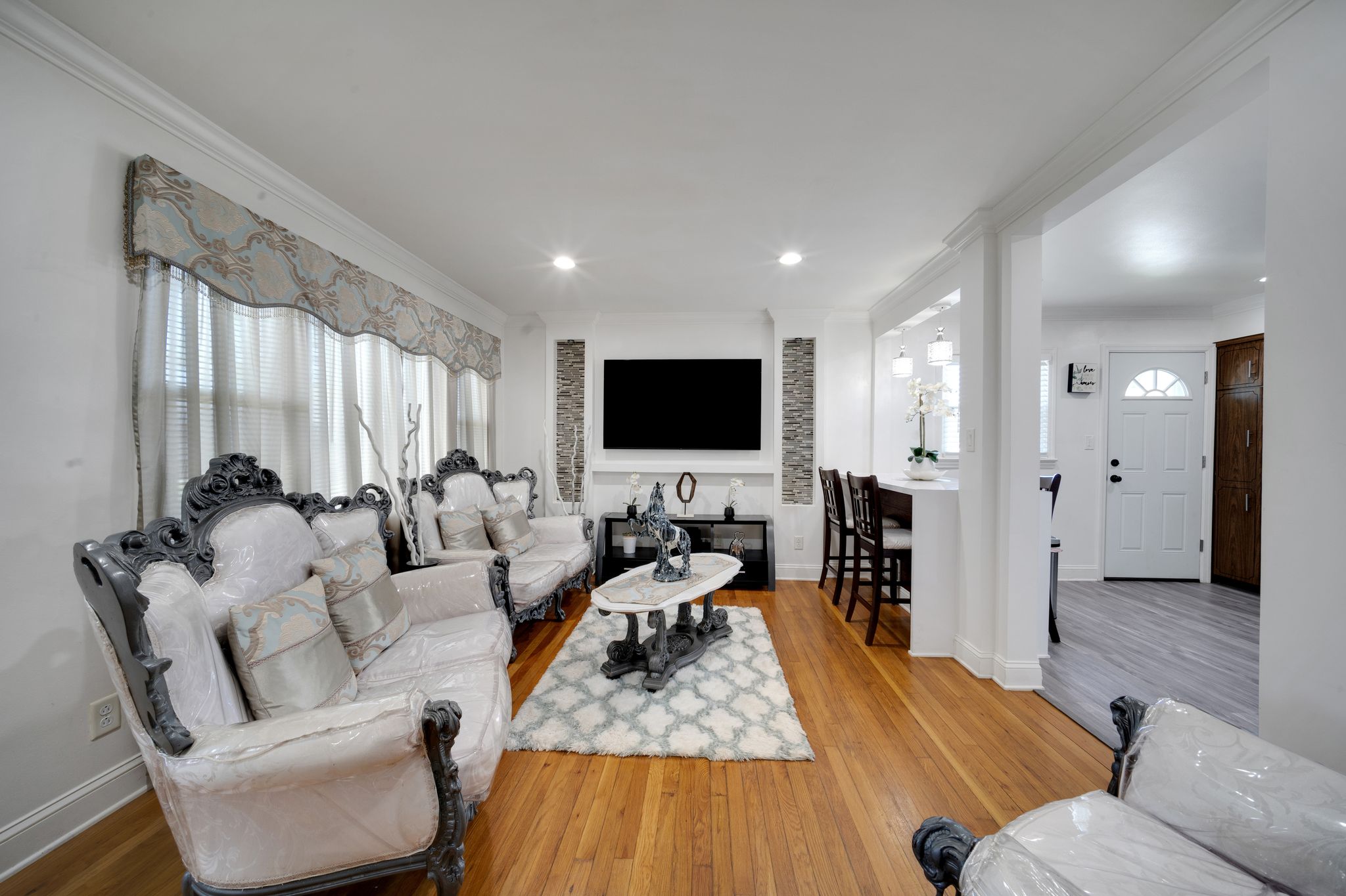 Elmwood Park, New Jersey, 07407, United States, 3 Bedrooms Bedrooms, ,2 BathroomsBathrooms,Residential,For Sale,1982757