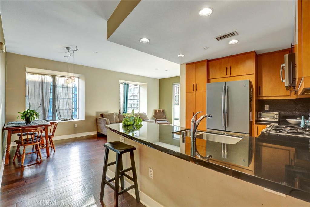 Long Beach, California, 90802, United States, 3 Bedrooms Bedrooms, ,2 BathroomsBathrooms,Residential,For Sale,1921298