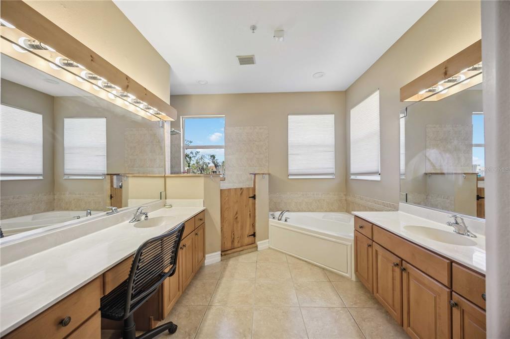 Palmetto, Florida, 34221, United States, 4 Bedrooms Bedrooms, ,4 BathroomsBathrooms,Residential,For Sale,1901501
