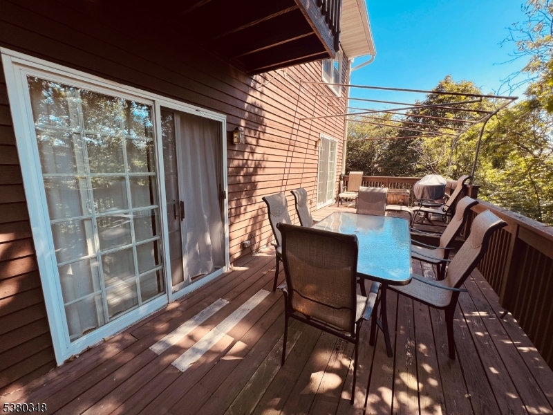 Pompton Lakes Boro, New Jersey, 07442, United States, 3 Bedrooms Bedrooms, ,3 BathroomsBathrooms,Residential,For Sale,1925292