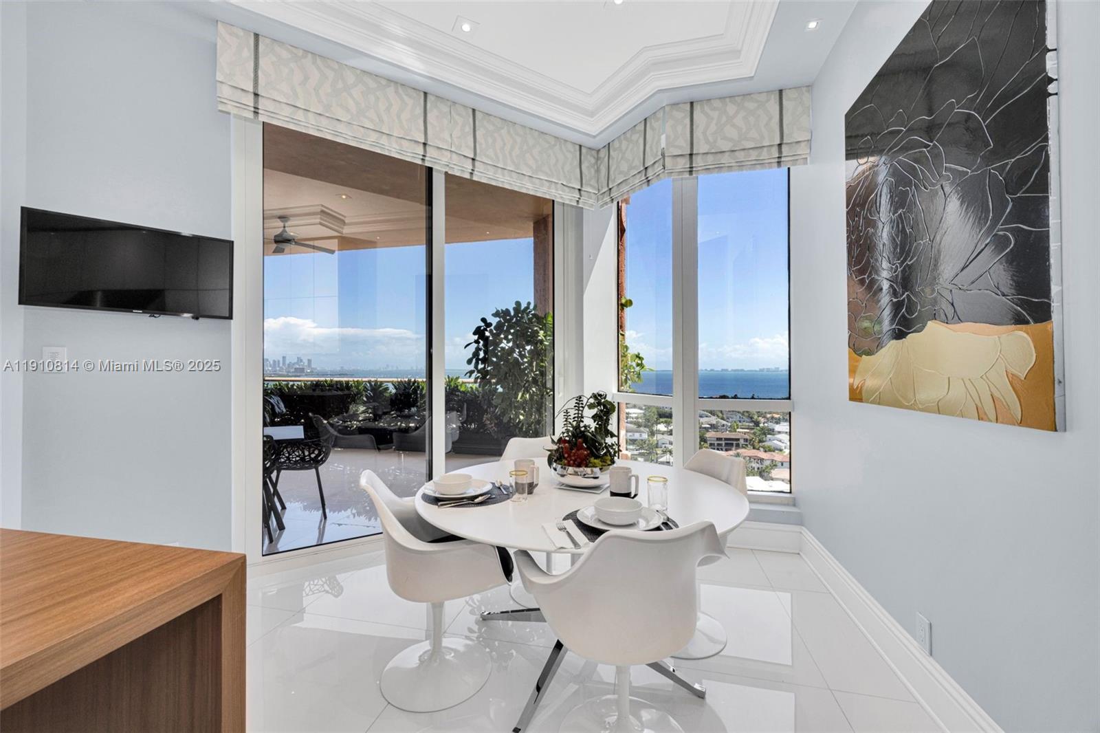 Coral Gables, Florida, 33133, United States, 3 Bedrooms Bedrooms, ,4 BathroomsBathrooms,Residential,For Sale,1989420