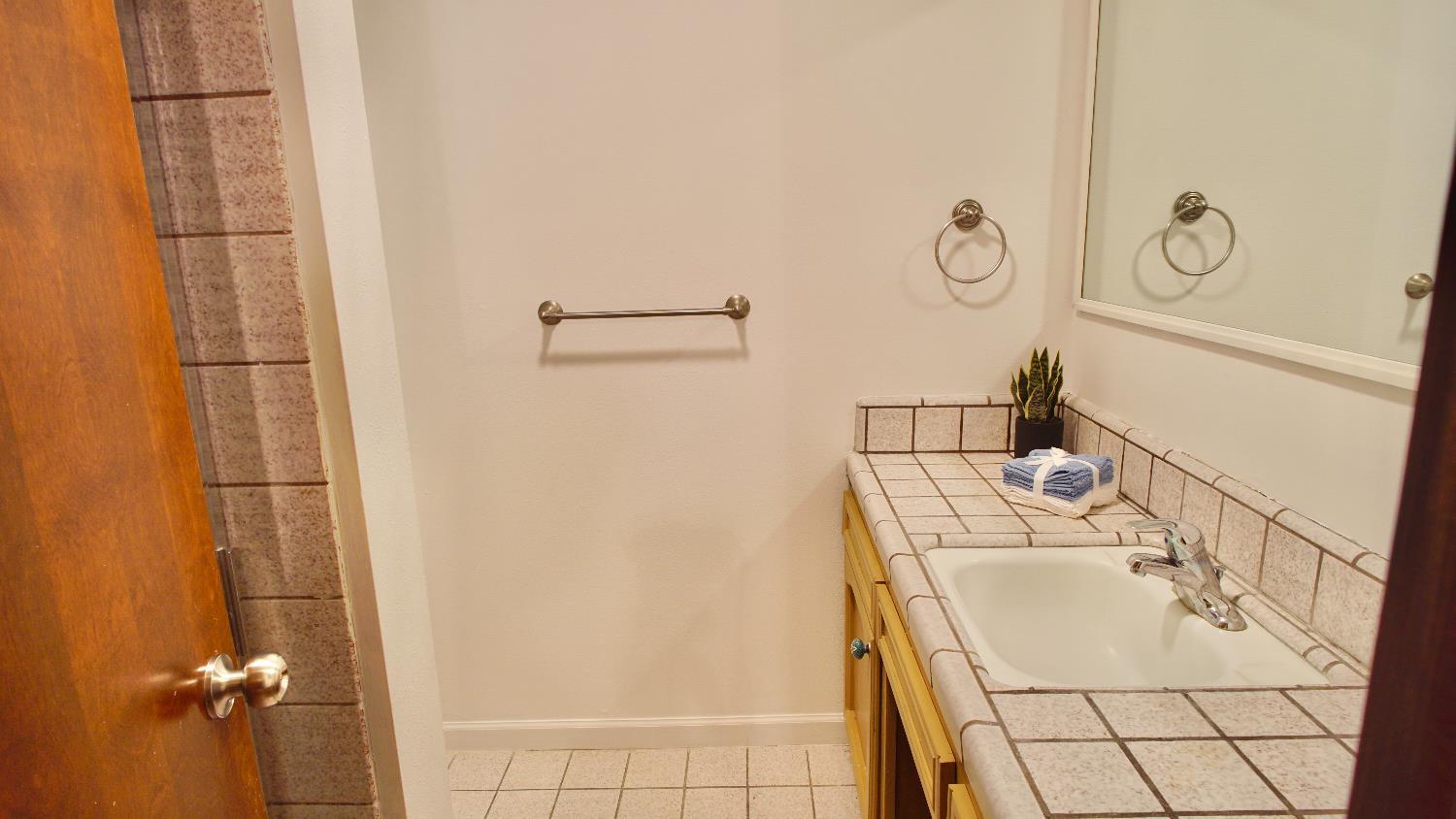 Fresno, California, 93722, United States, 4 Bedrooms Bedrooms, ,2 BathroomsBathrooms,Residential,For Sale,1943321